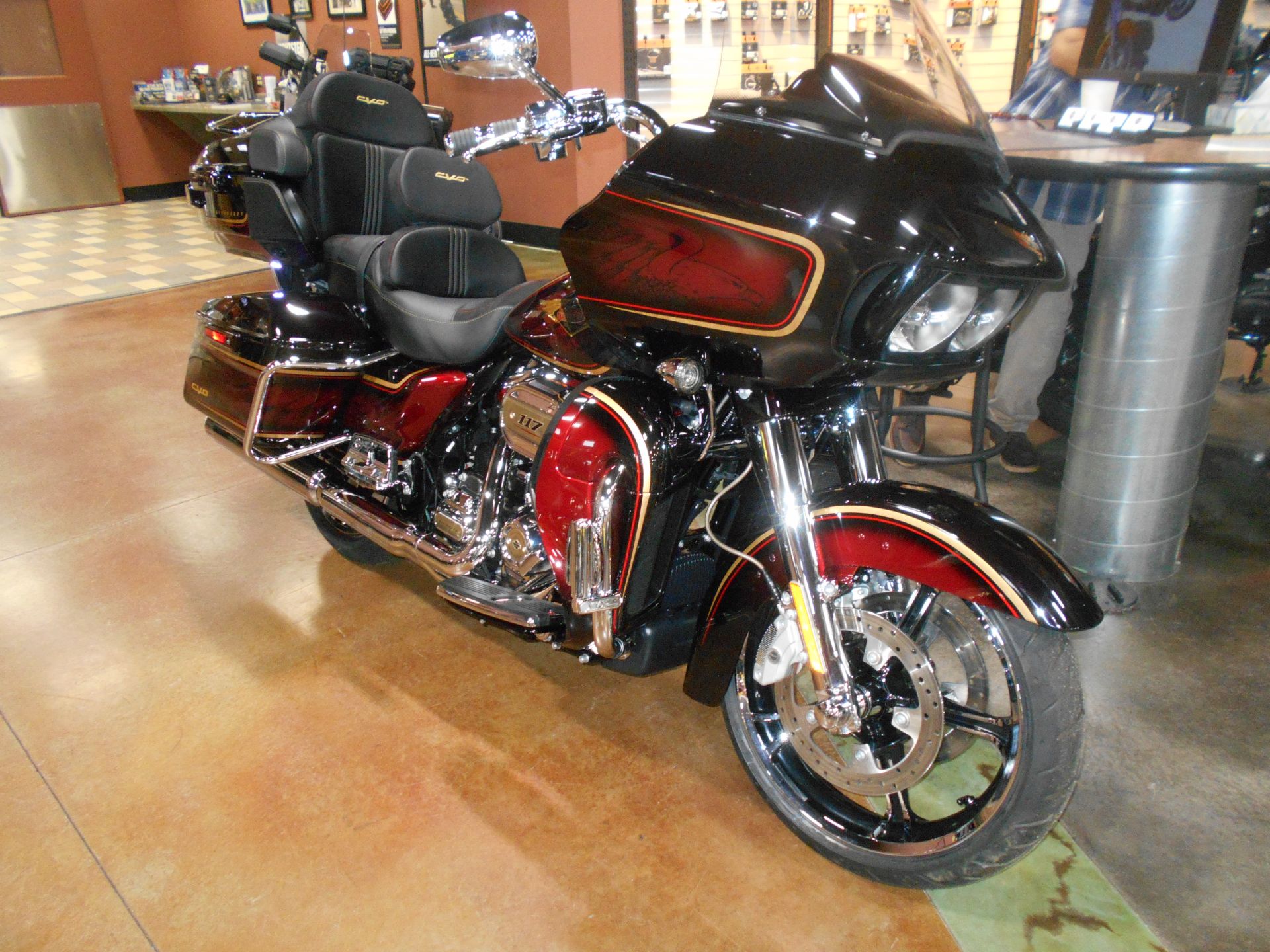 2023 Harley-Davidson CVO™ Road Glide® Limited Anniversary in Mauston, Wisconsin - Photo 4