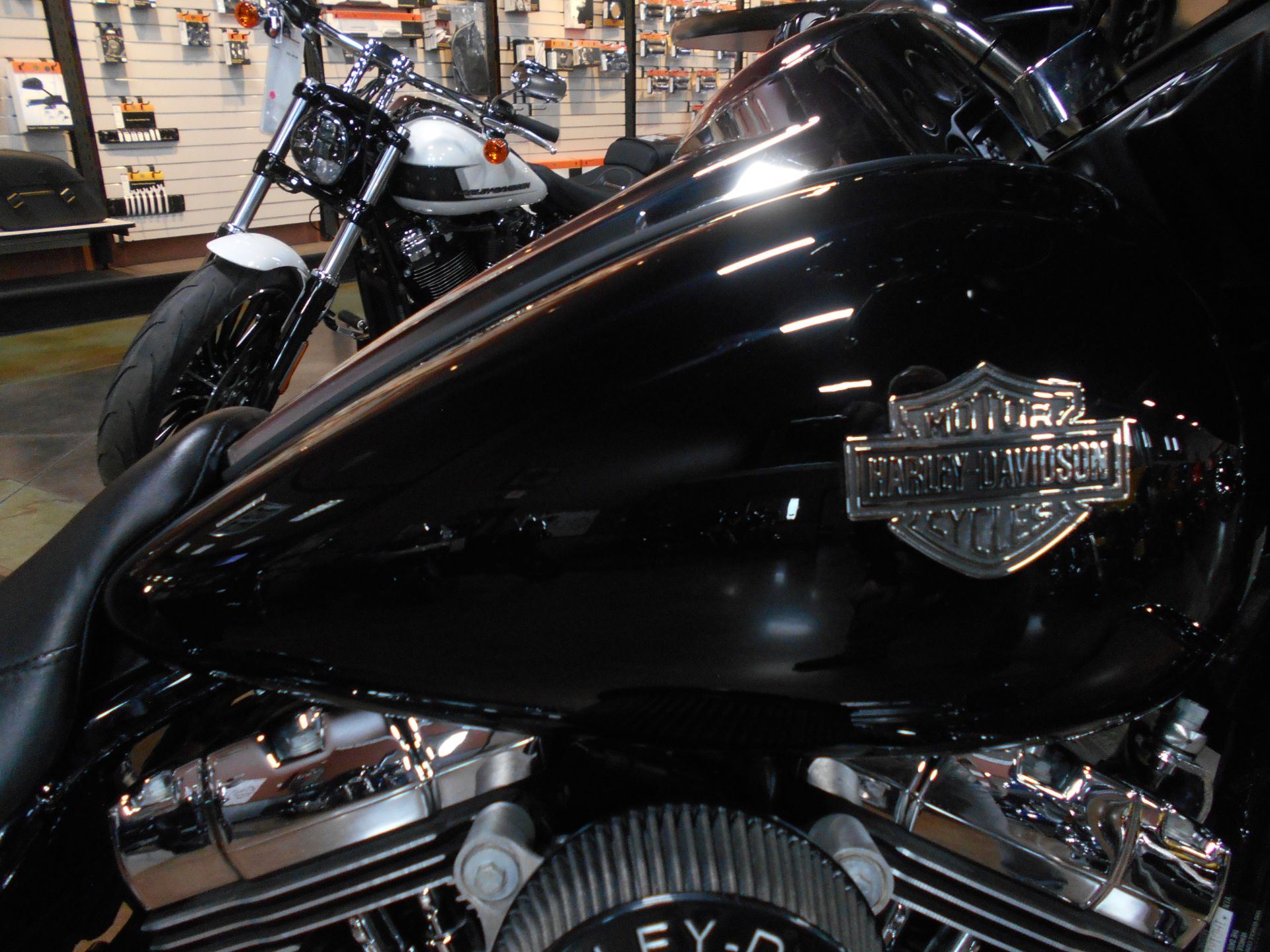 2009 Harley-Davidson Street Glide® in Mauston, Wisconsin - Photo 2