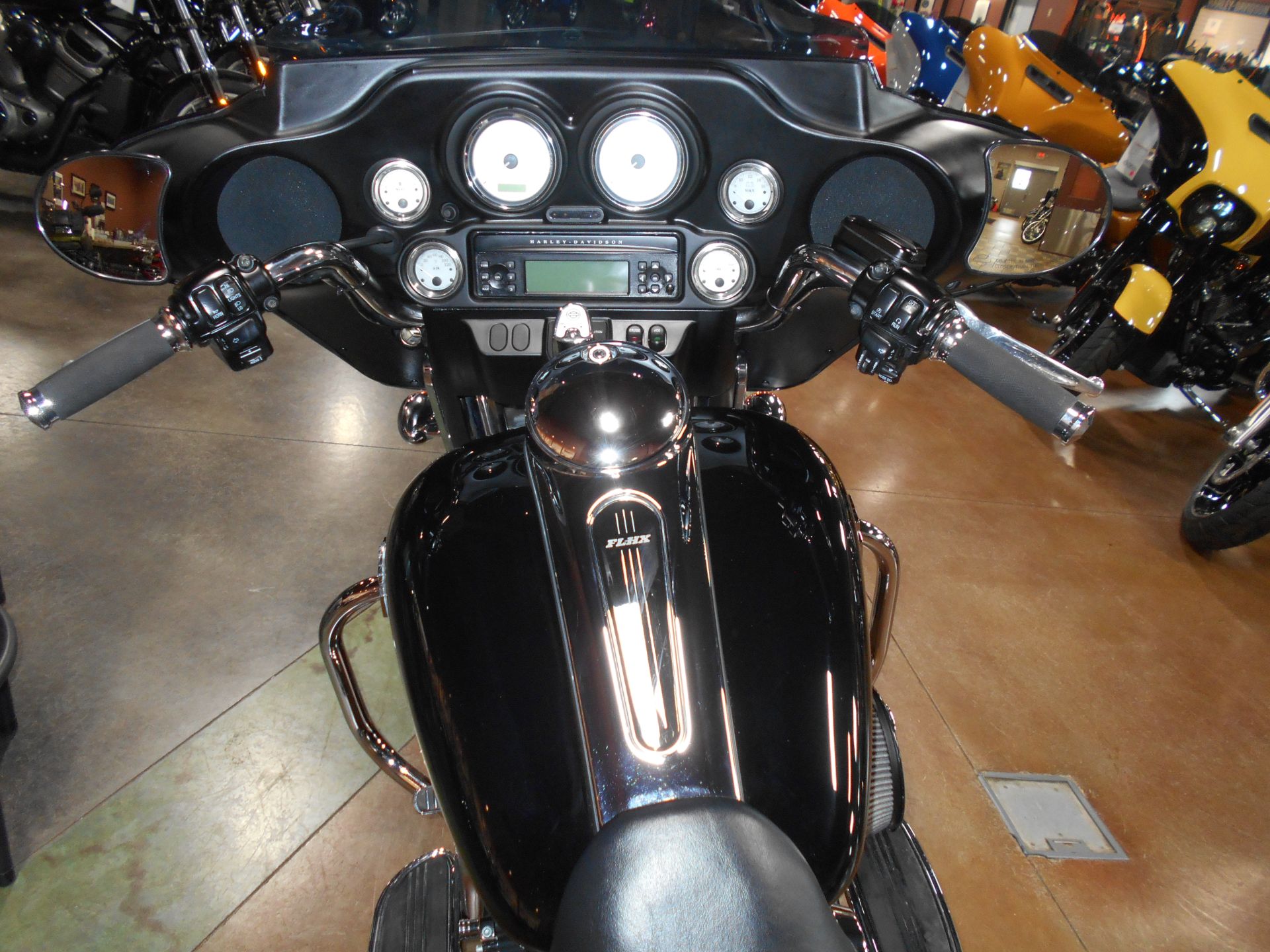 2009 Harley-Davidson Street Glide® in Mauston, Wisconsin - Photo 8