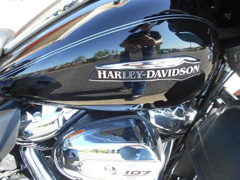2017 Harley-Davidson Tri Glide® Ultra in Mauston, Wisconsin - Photo 2