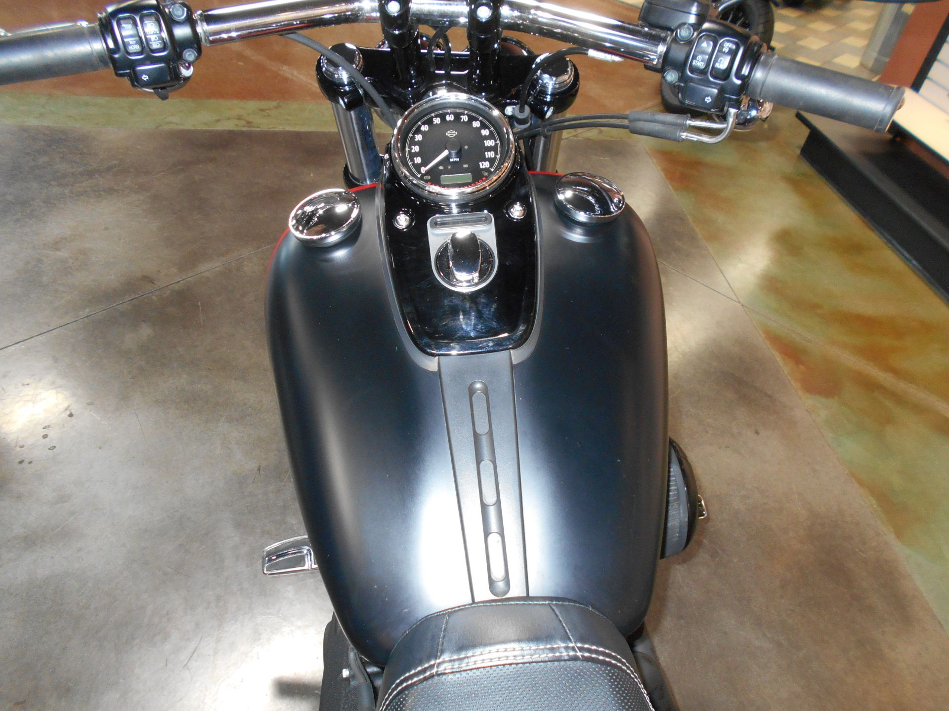 2015 Harley-Davidson Fat Bob® in Mauston, Wisconsin - Photo 8