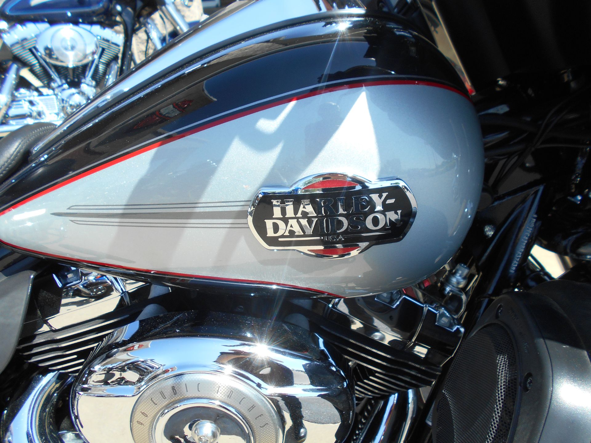 2011 Harley-Davidson Ultra Classic® Electra Glide® in Mauston, Wisconsin - Photo 2