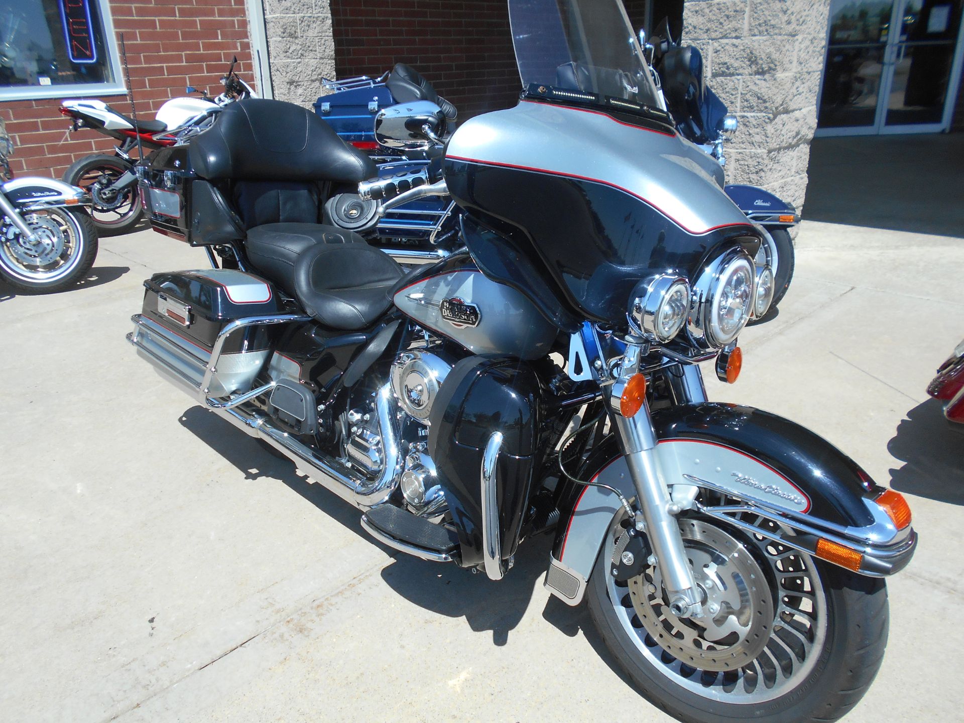 2011 Harley-Davidson Ultra Classic® Electra Glide® in Mauston, Wisconsin - Photo 4