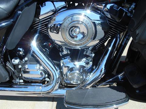 2011 Harley-Davidson Ultra Classic® Electra Glide® in Mauston, Wisconsin - Photo 5