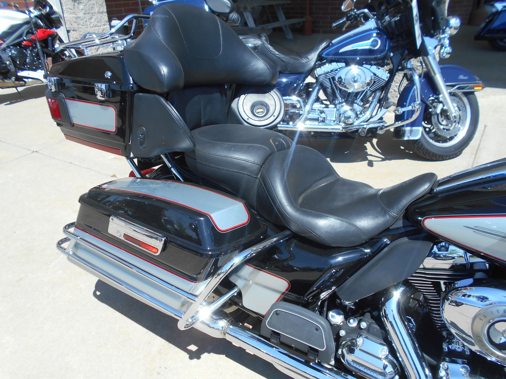 2011 Harley-Davidson Ultra Classic® Electra Glide® in Mauston, Wisconsin - Photo 6