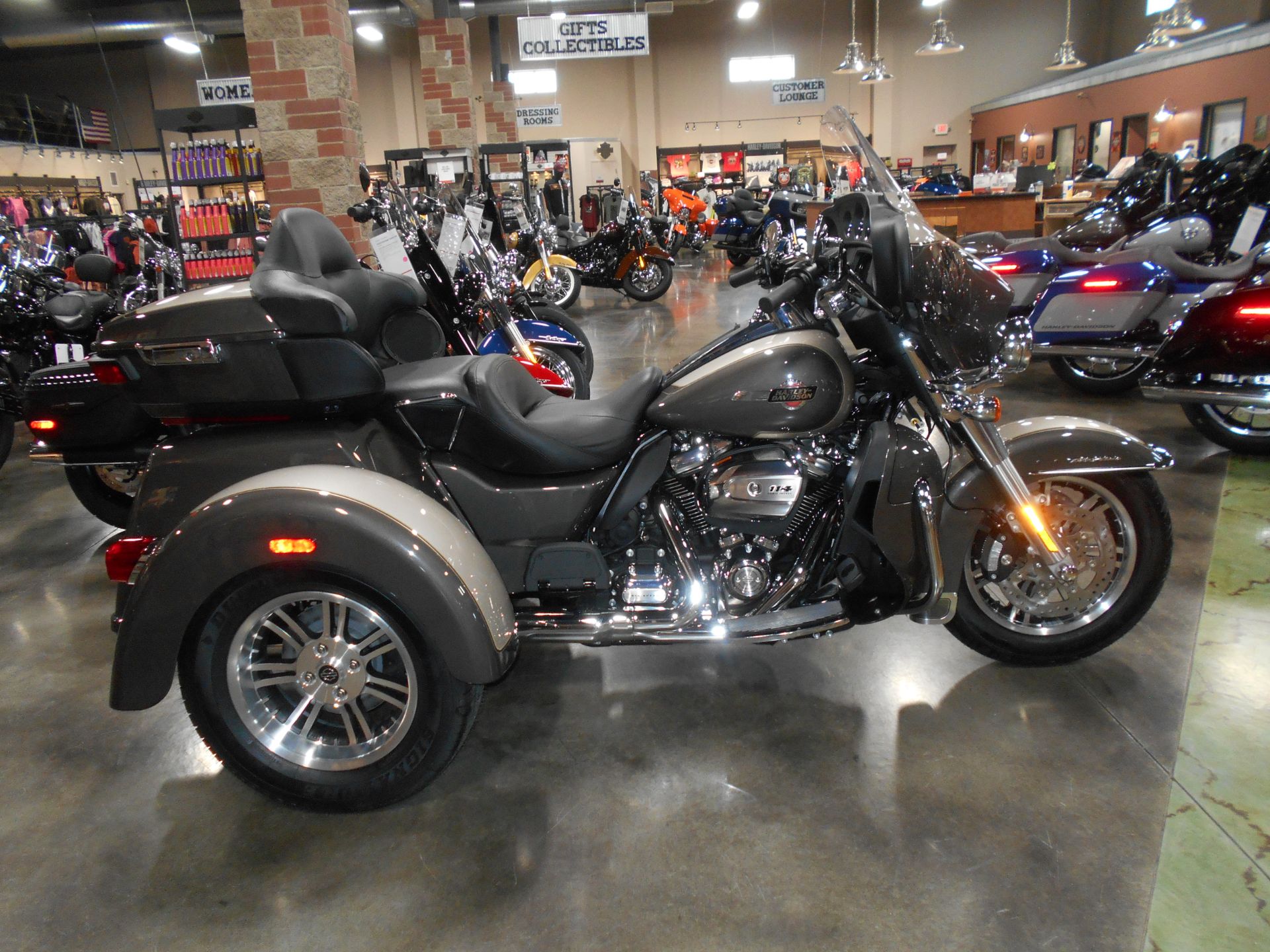 2023 Harley-Davidson Tri Glide® Ultra in Mauston, Wisconsin - Photo 1