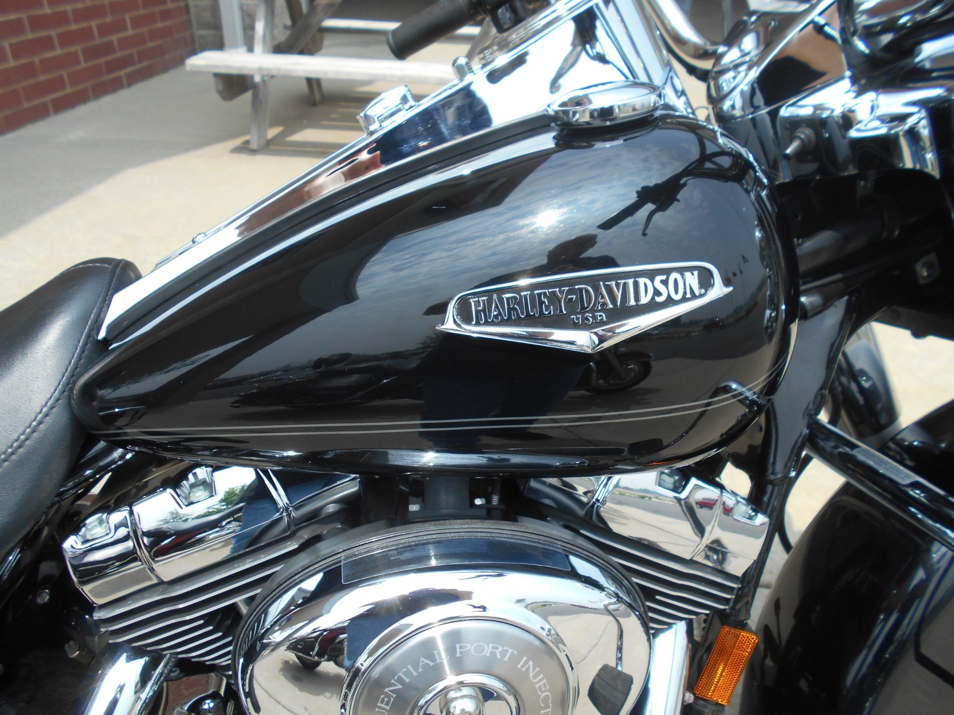 2004 Harley-Davidson FLHRCI Road King® Classic in Mauston, Wisconsin - Photo 2