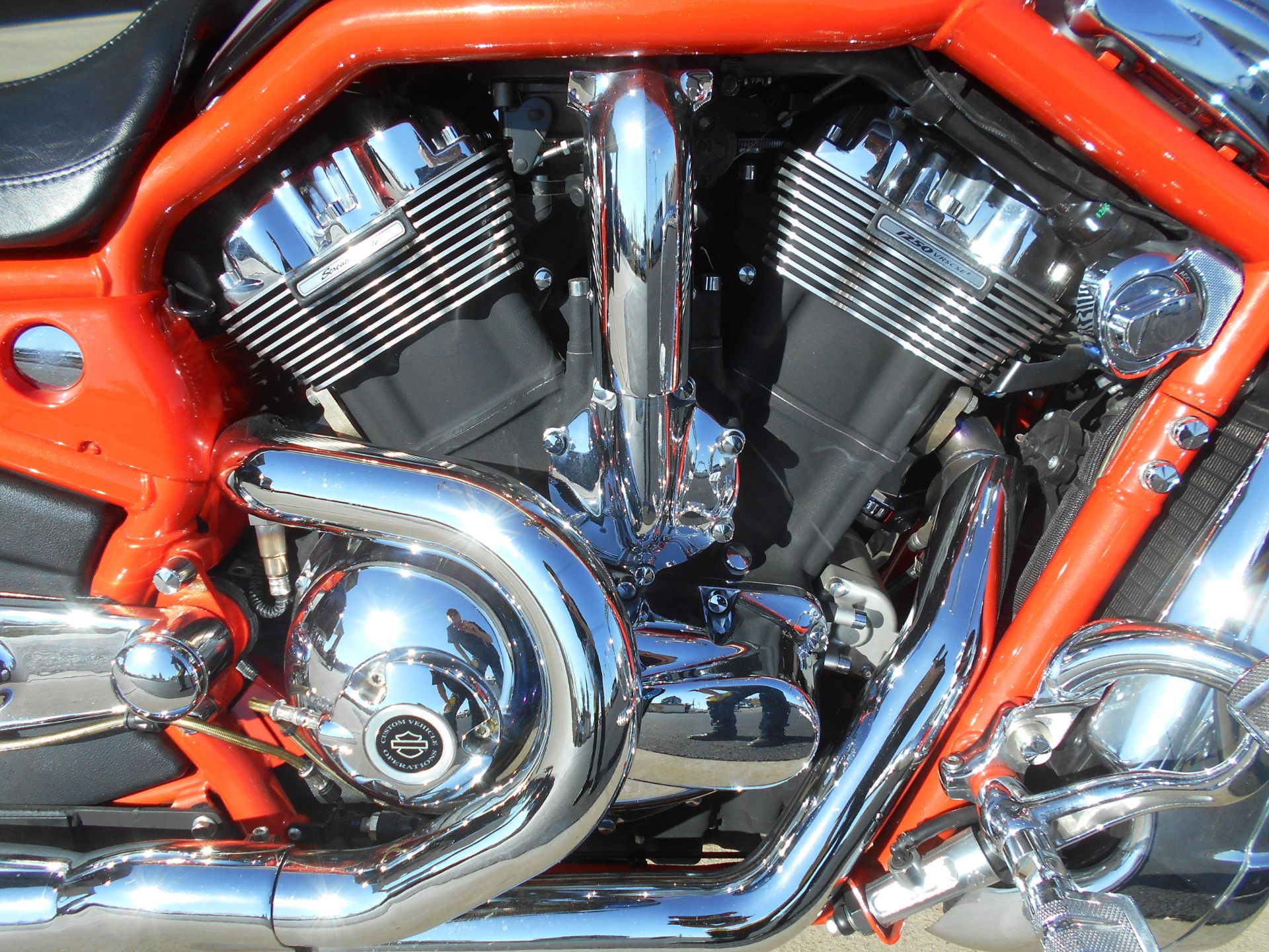 2006 Harley-Davidson CVO™ Screamin' Eagle® V-Rod® in Mauston, Wisconsin - Photo 5