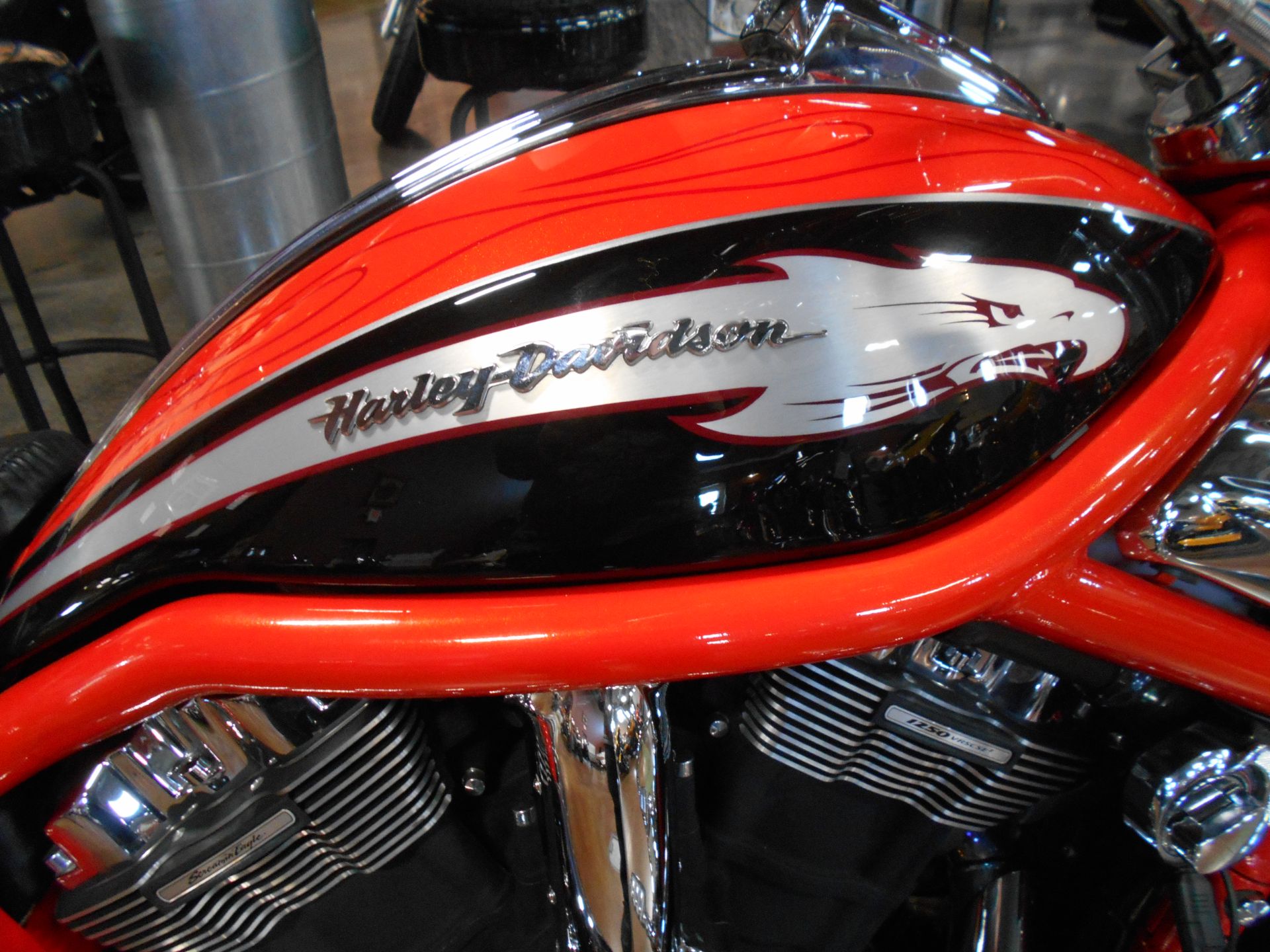 2006 Harley-Davidson CVO™ Screamin' Eagle® V-Rod® in Mauston, Wisconsin - Photo 2