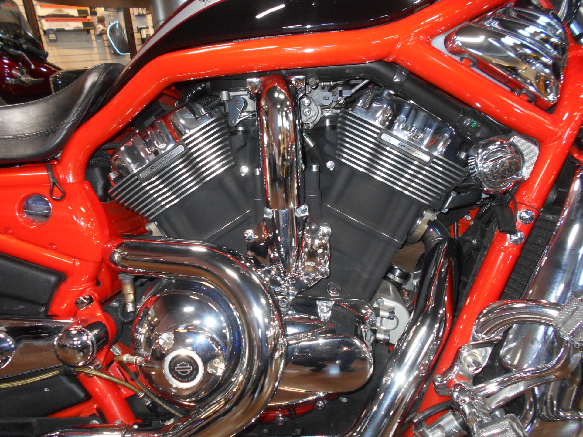 2006 Harley-Davidson CVO™ Screamin' Eagle® V-Rod® in Mauston, Wisconsin - Photo 5