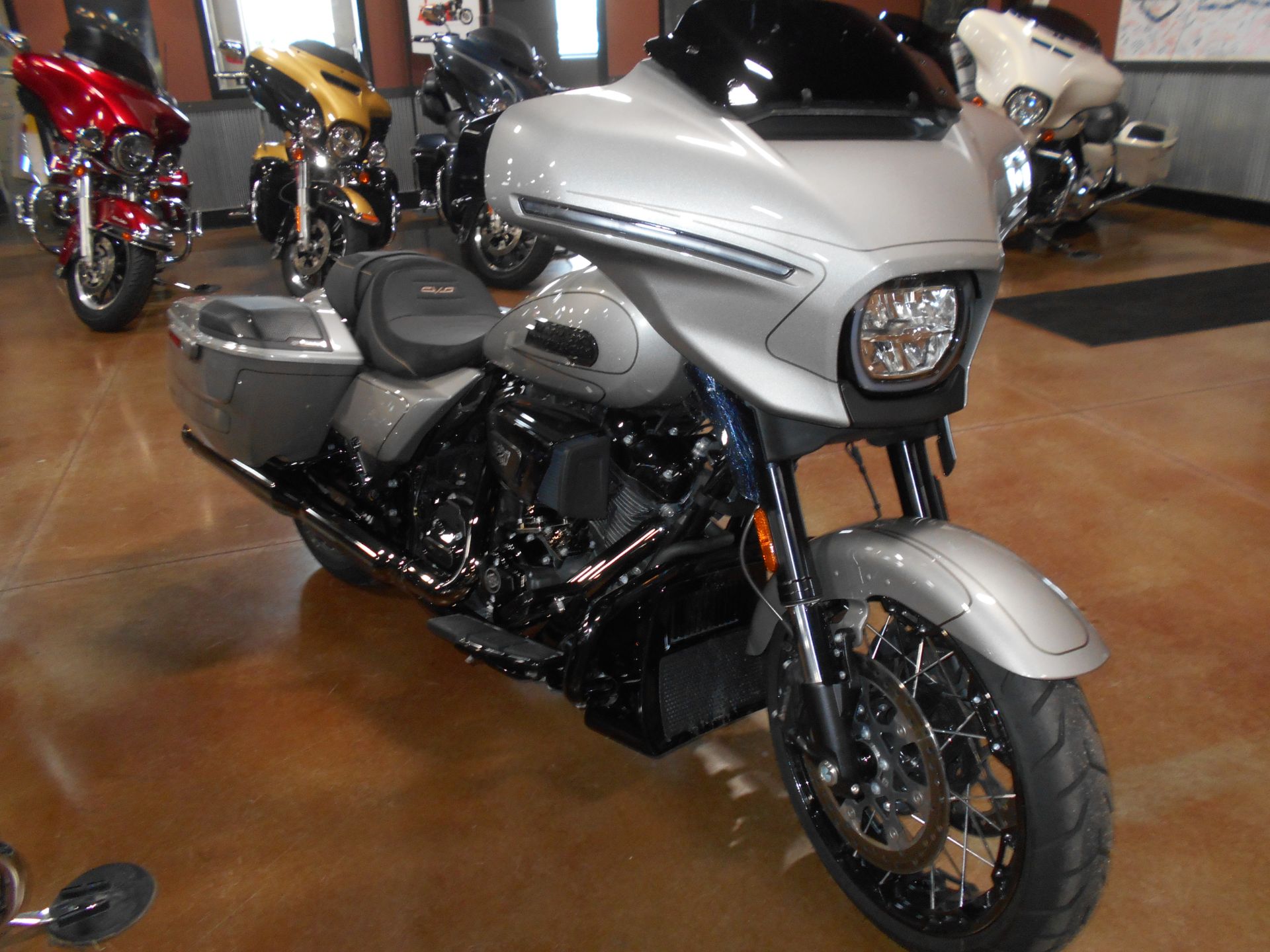 2023 Harley-Davidson CVO™ Street Glide® in Mauston, Wisconsin - Photo 4