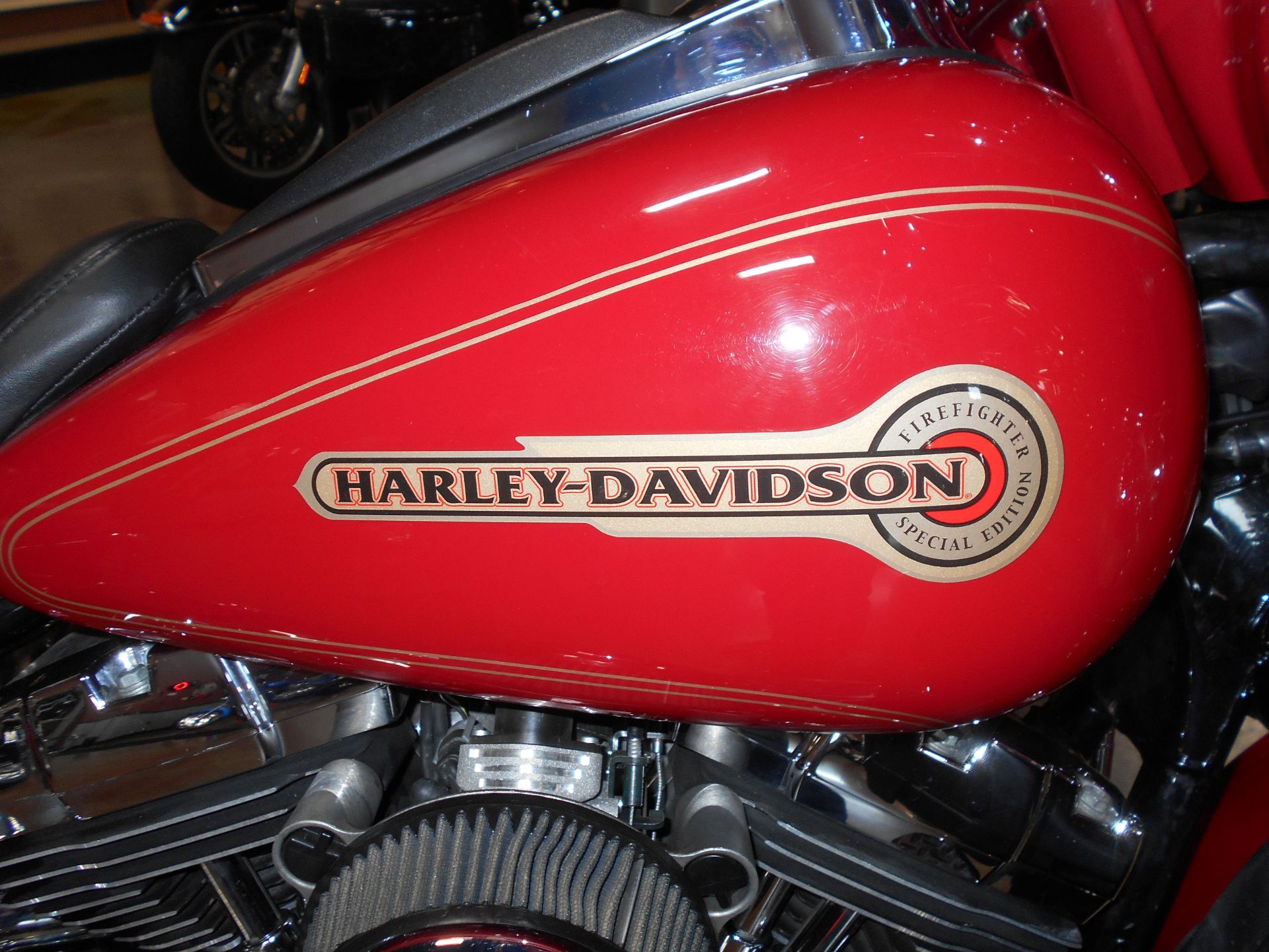 2007 Harley-Davidson Ultra Classic® Electra Glide® Firefighter Special Edition in Mauston, Wisconsin - Photo 2