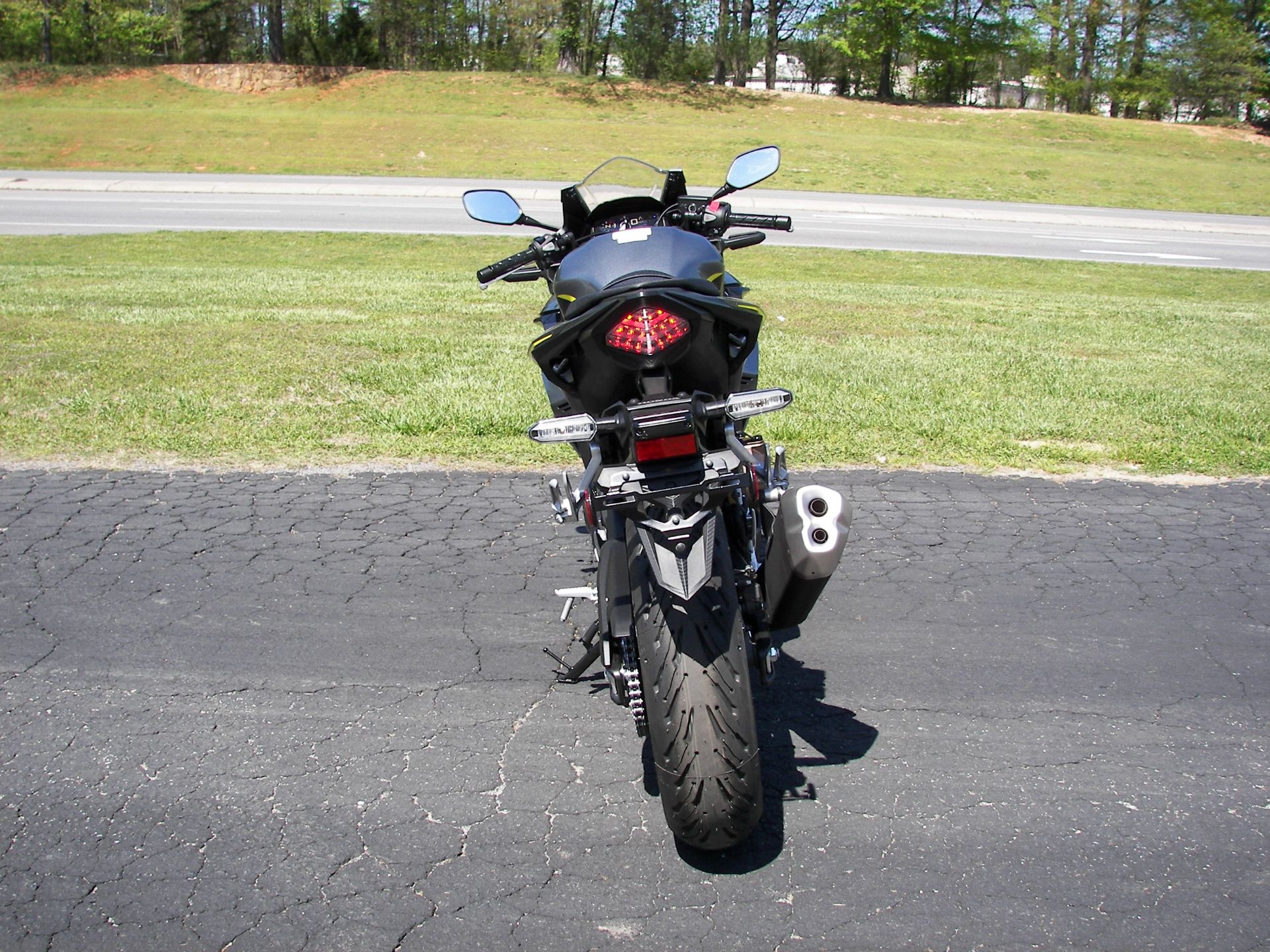 2023 Honda CBR500R ABS in Shelby, North Carolina - Photo 6
