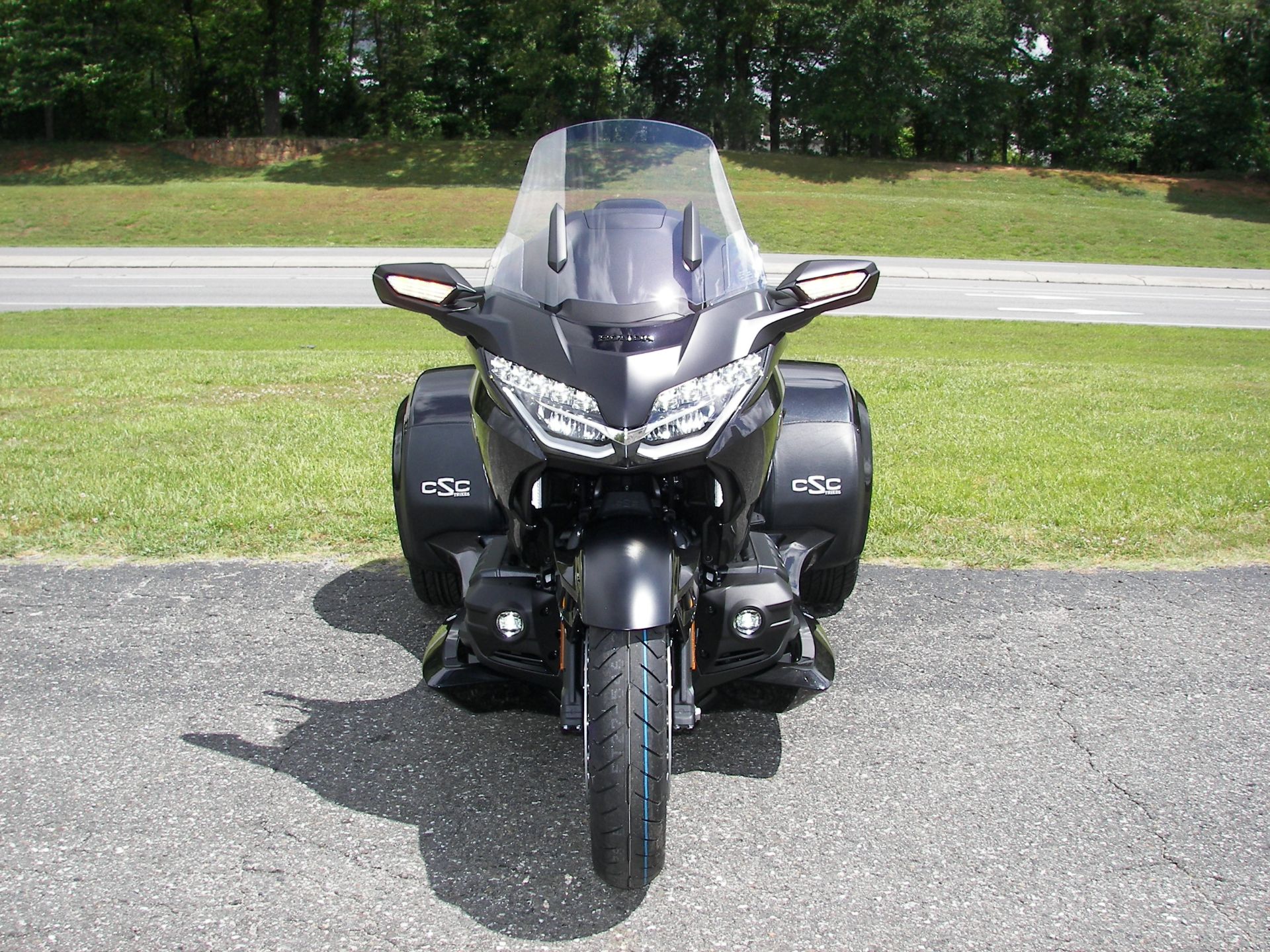 2022 Honda Gold Wing Tour Automatic DCT in Shelby, North Carolina - Photo 4