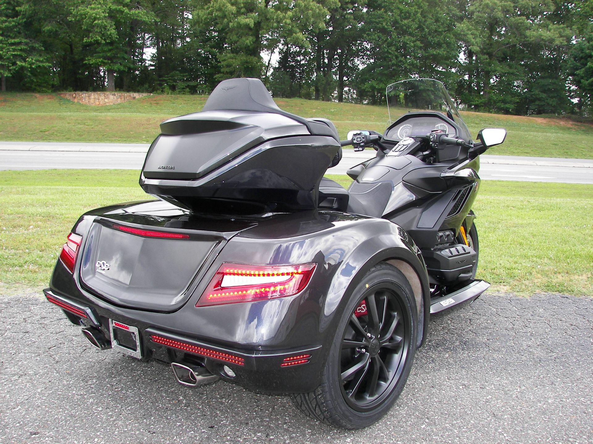 2022 Honda Gold Wing Tour Automatic DCT in Shelby, North Carolina - Photo 8