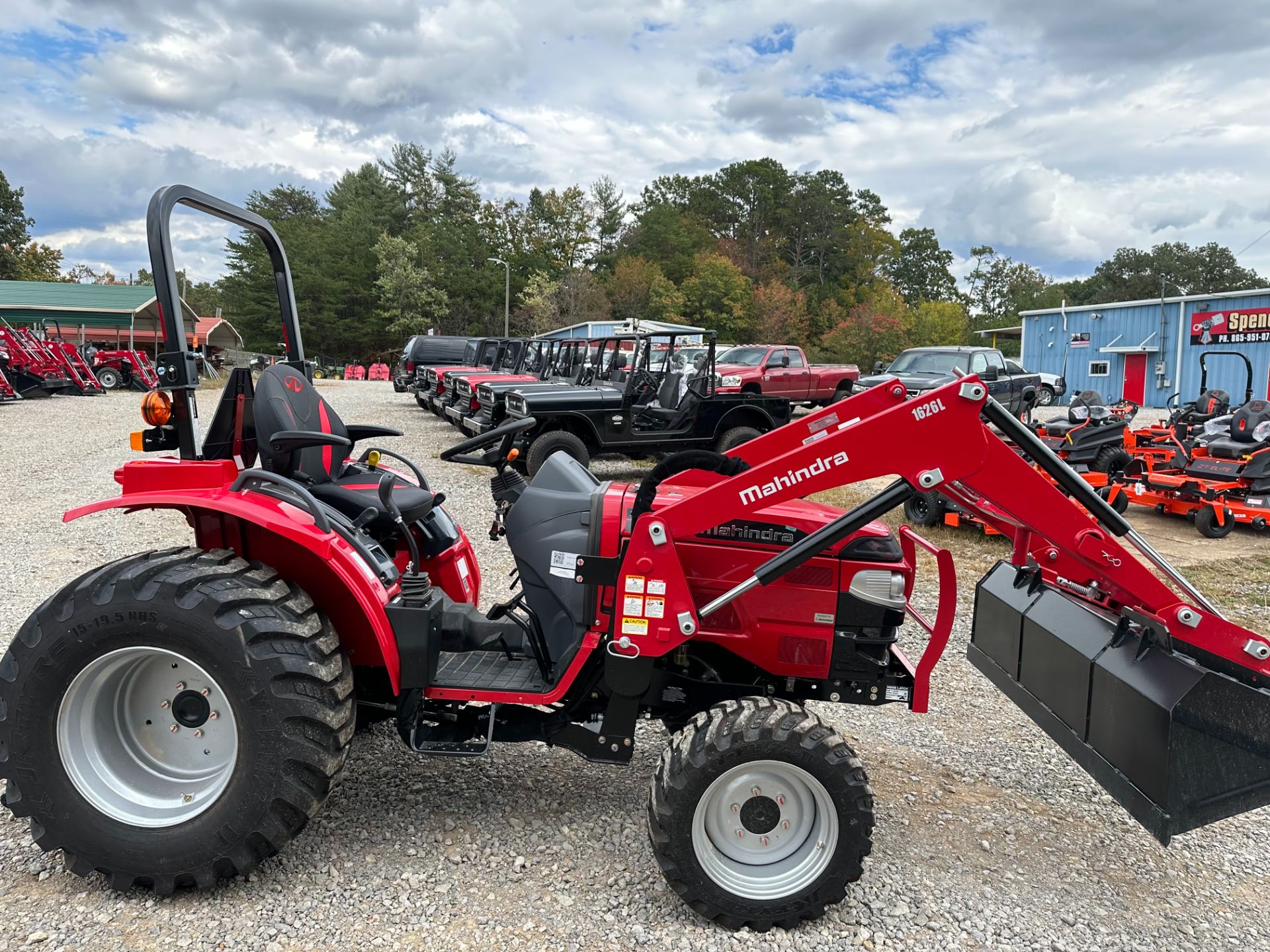 2023 Mahindra 1626 HST W/IND TIRES LDR in Knoxville, Tennessee - Photo 4