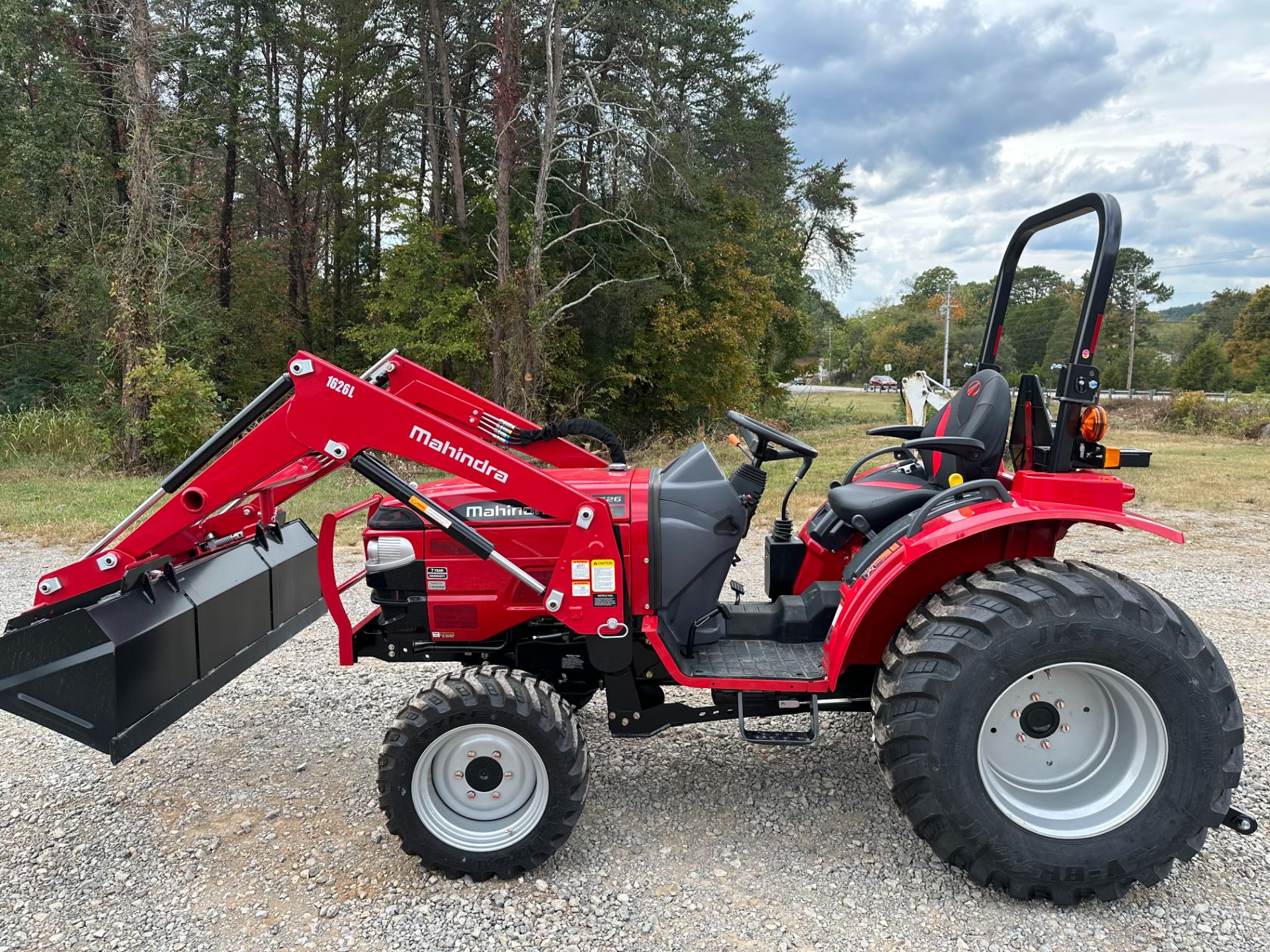 2023 Mahindra 1626 HST W/IND TIRES LDR in Knoxville, Tennessee - Photo 1