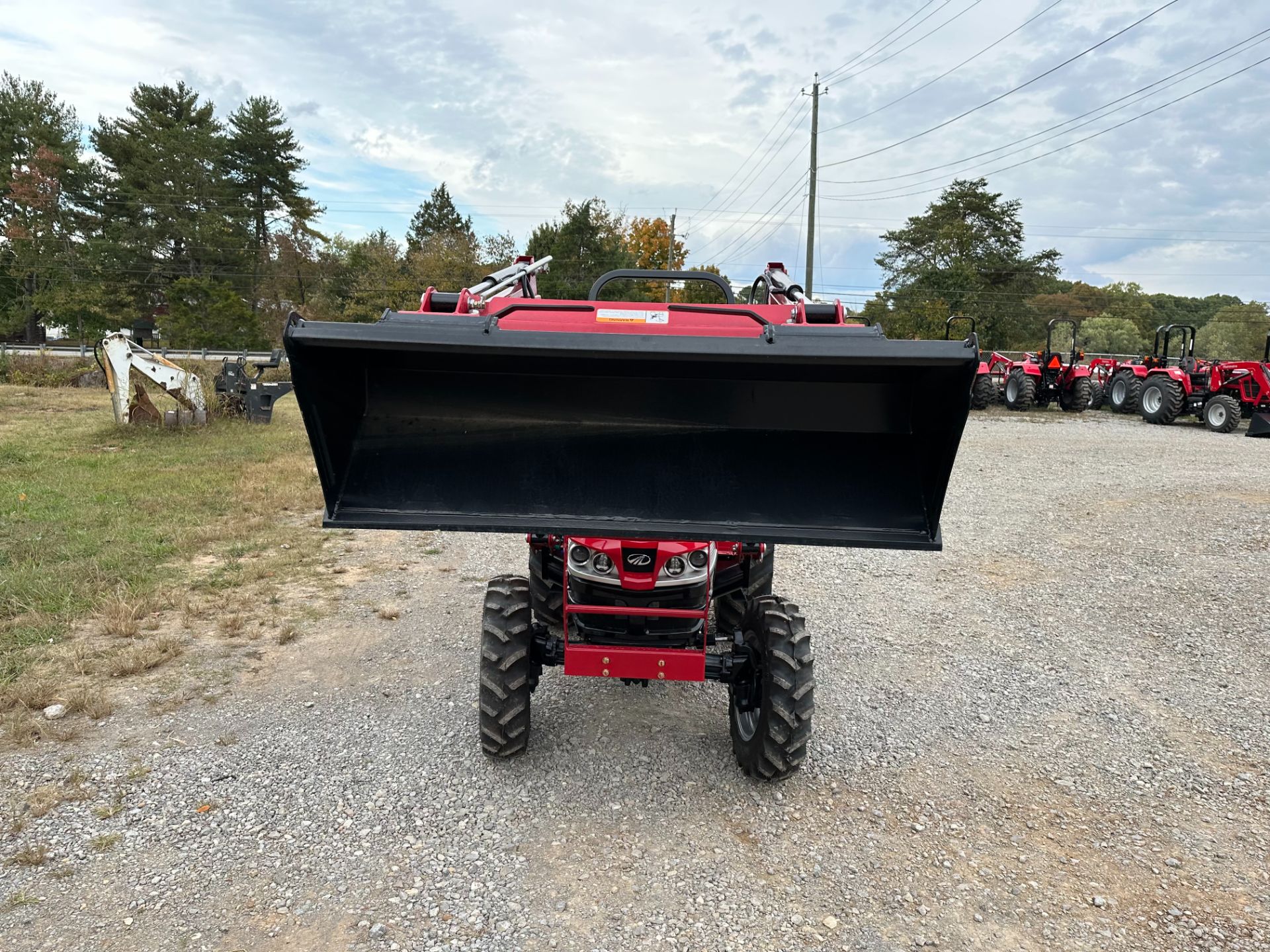 2023 Mahindra 1626 SHUTTLE W/AG TIRES LDR in Knoxville, Tennessee - Photo 4