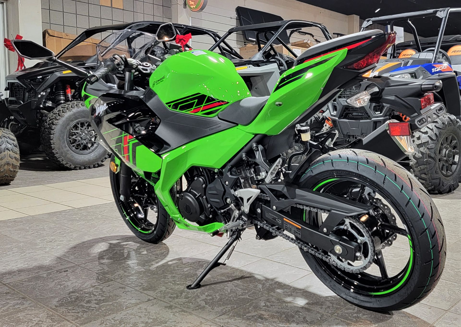 2023 Kawasaki Ninja 400 KRT Edition in Salinas, California - Photo 7