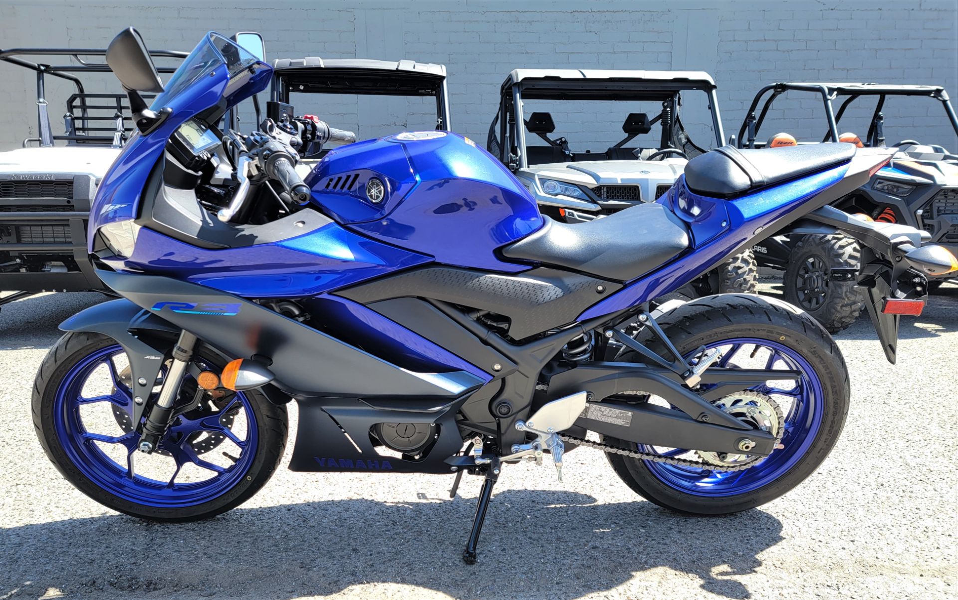 2023 Yamaha YZF-R3 ABS in Salinas, California - Photo 3