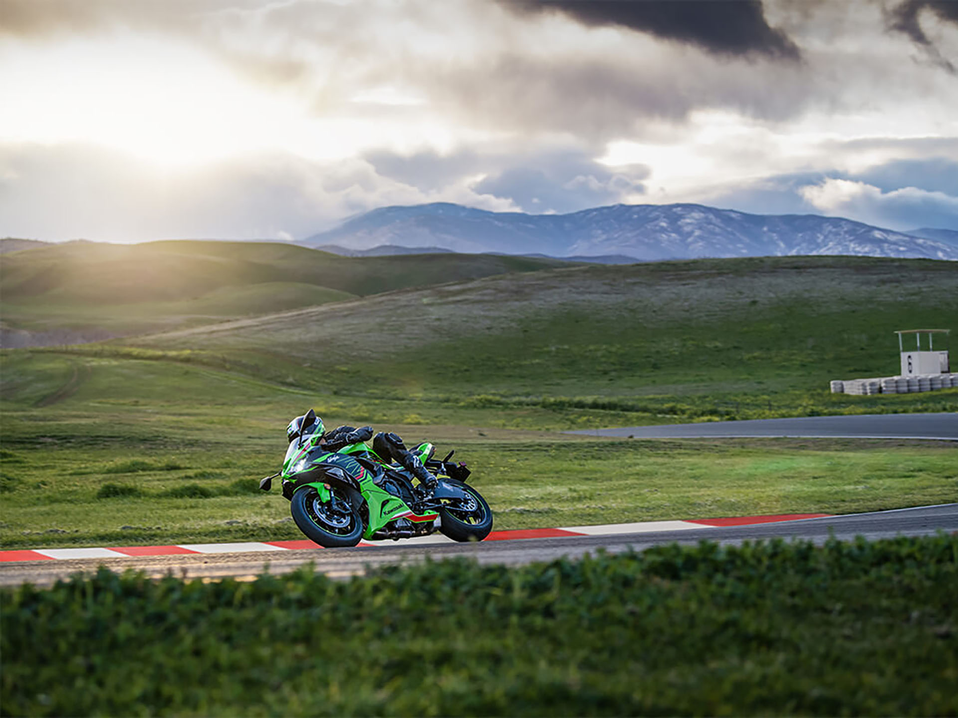 2024 Kawasaki Ninja ZX-6R KRT 40TH ANNIVERSARY EDITION ABS in Salinas, California - Photo 21