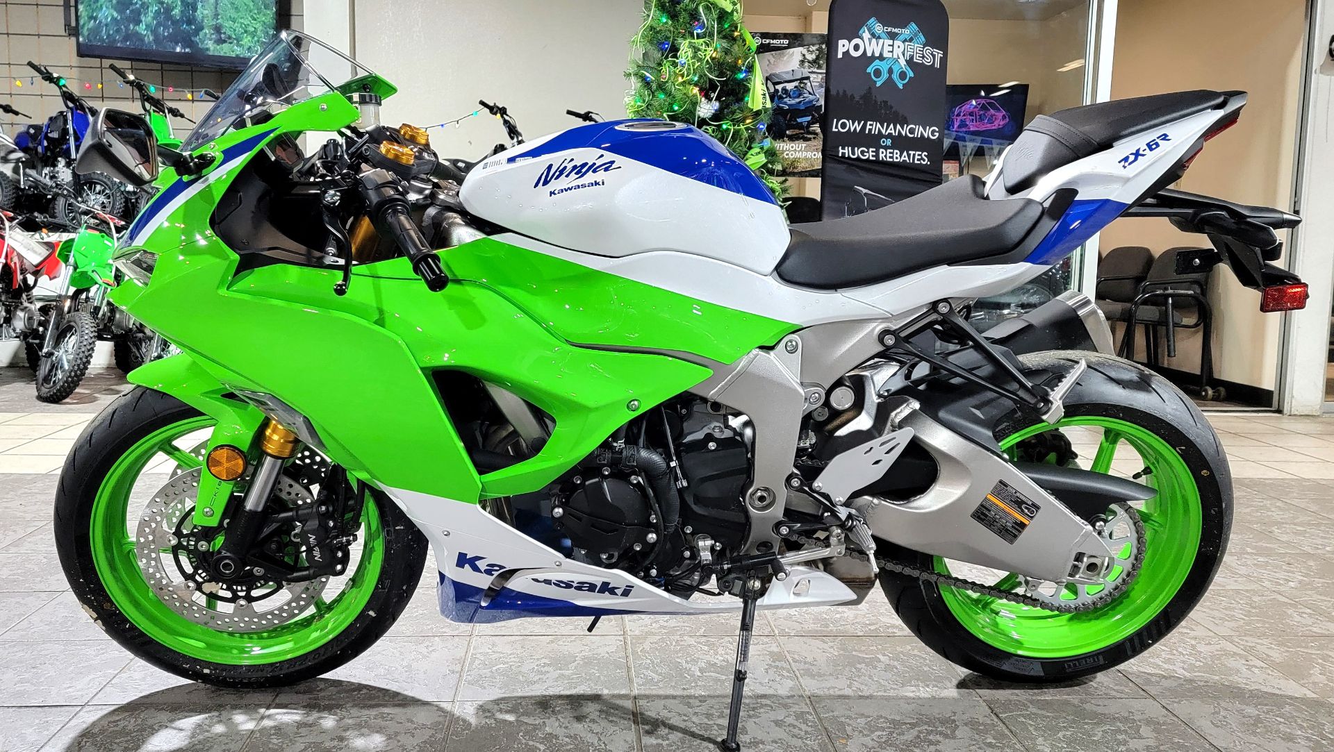 2024 Kawasaki Ninja ZX-6R KRT 40TH ANNIVERSARY EDITION ABS in Salinas, California - Photo 2