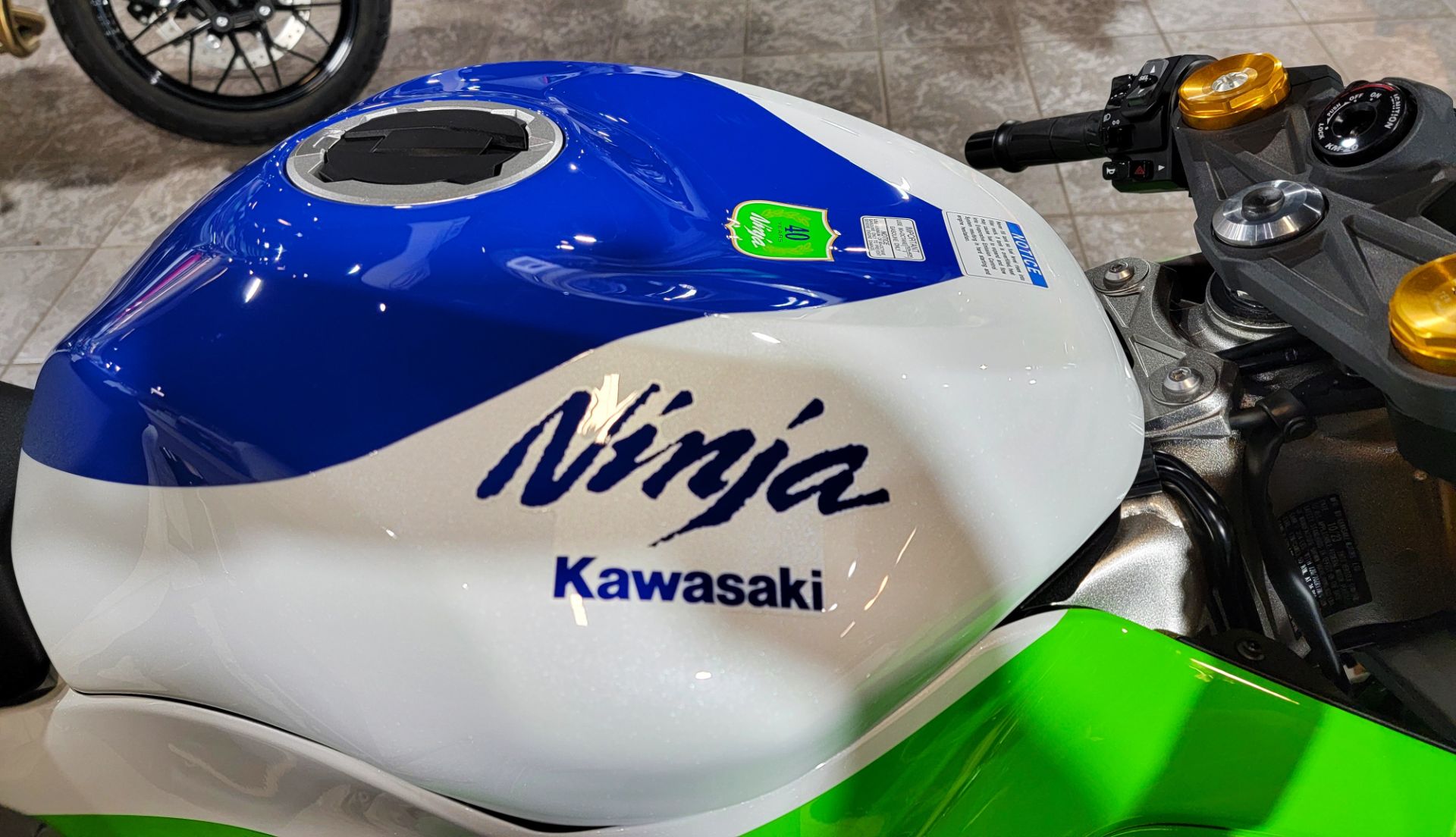 2024 Kawasaki Ninja ZX-6R 40th Anniversary Edition ABS in Salinas, California - Photo 10