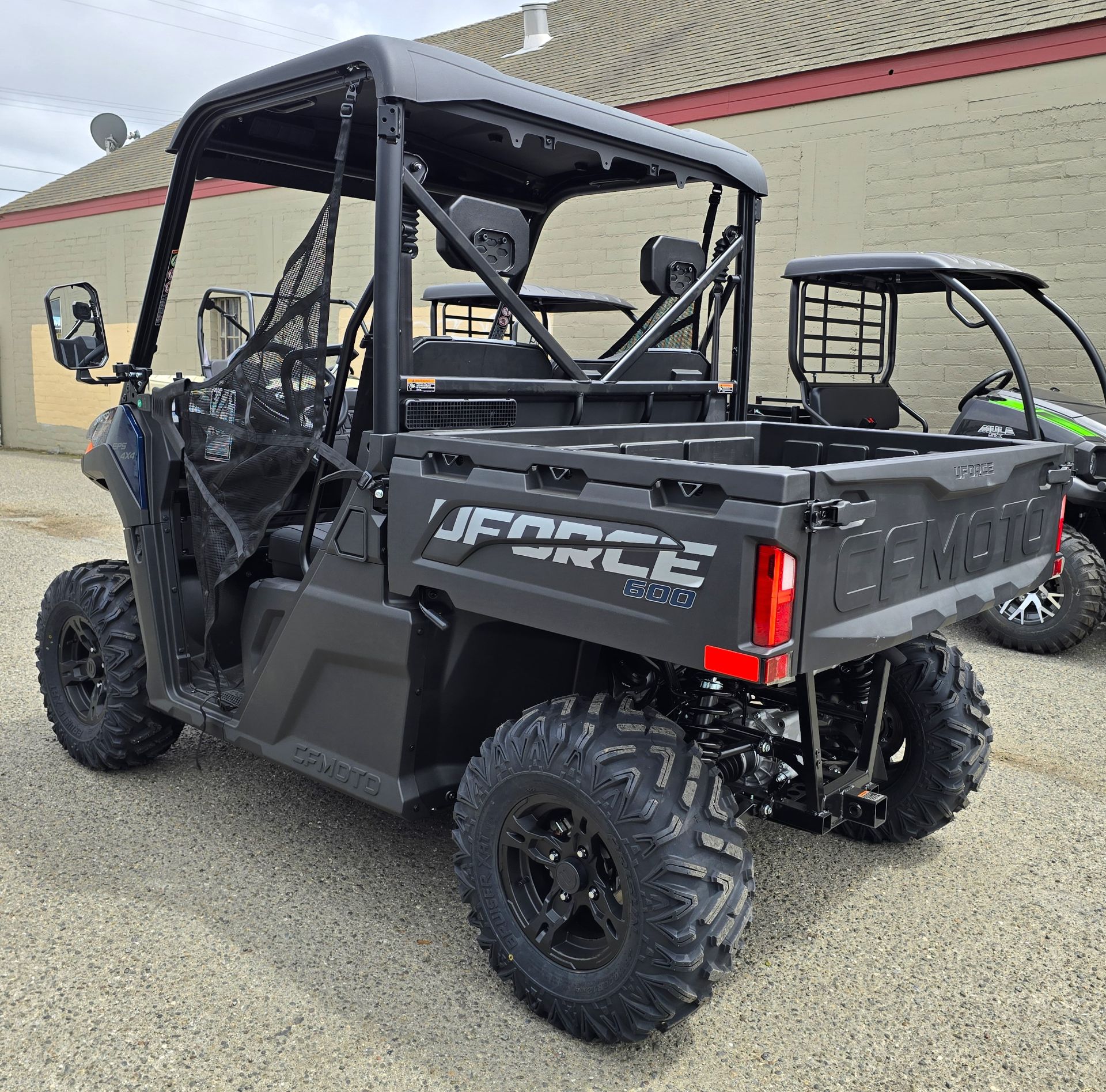 2024 CFMOTO UForce 600 4X4 EPS in Salinas, California - Photo 8