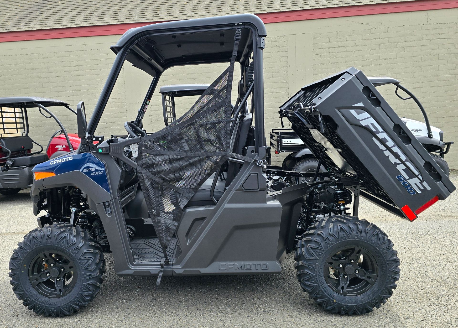 2024 CFMOTO UForce 600 4X4 EPS in Salinas, California - Photo 11