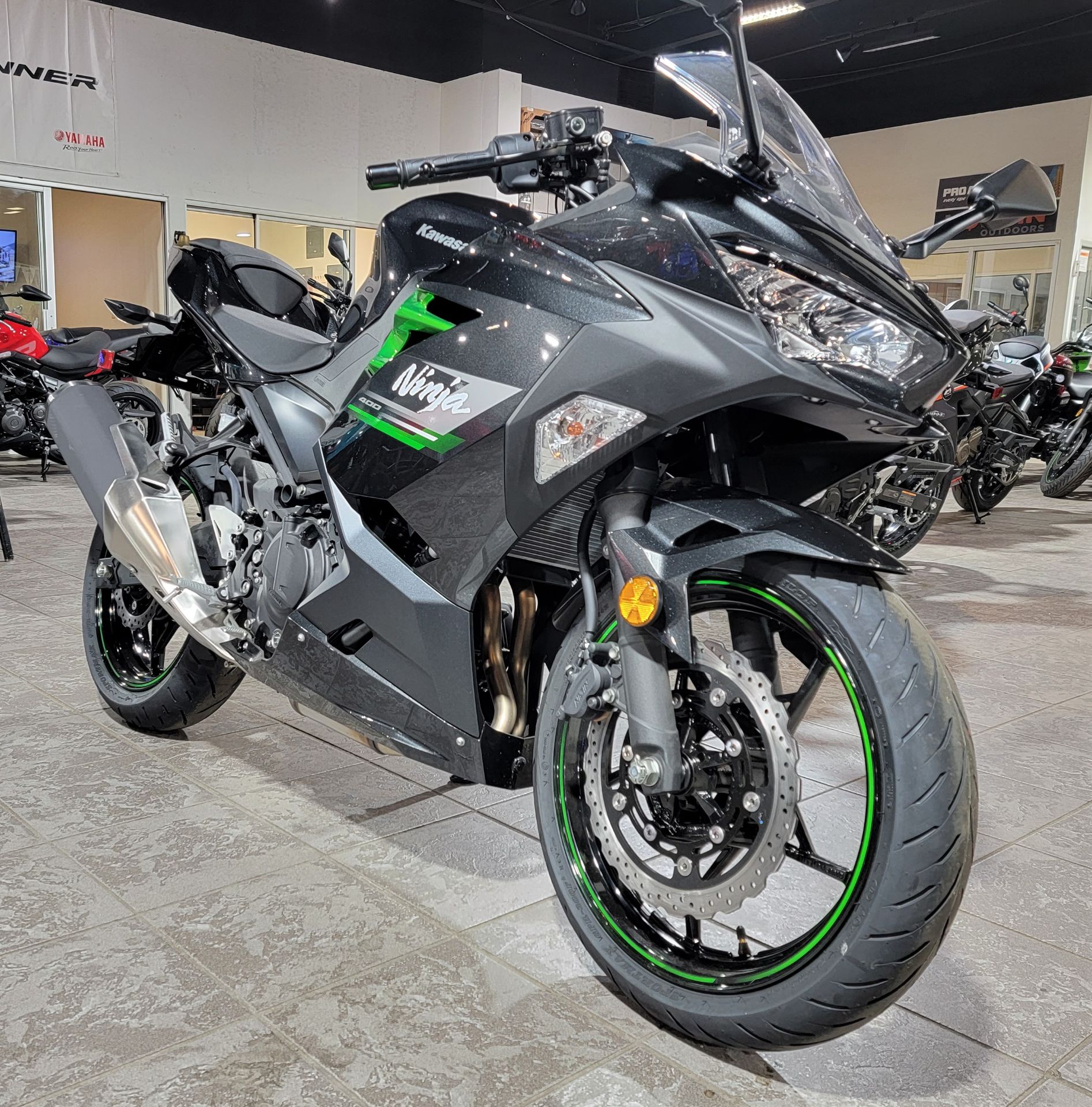 2023 Kawasaki Ninja 400 in Salinas, California - Photo 4