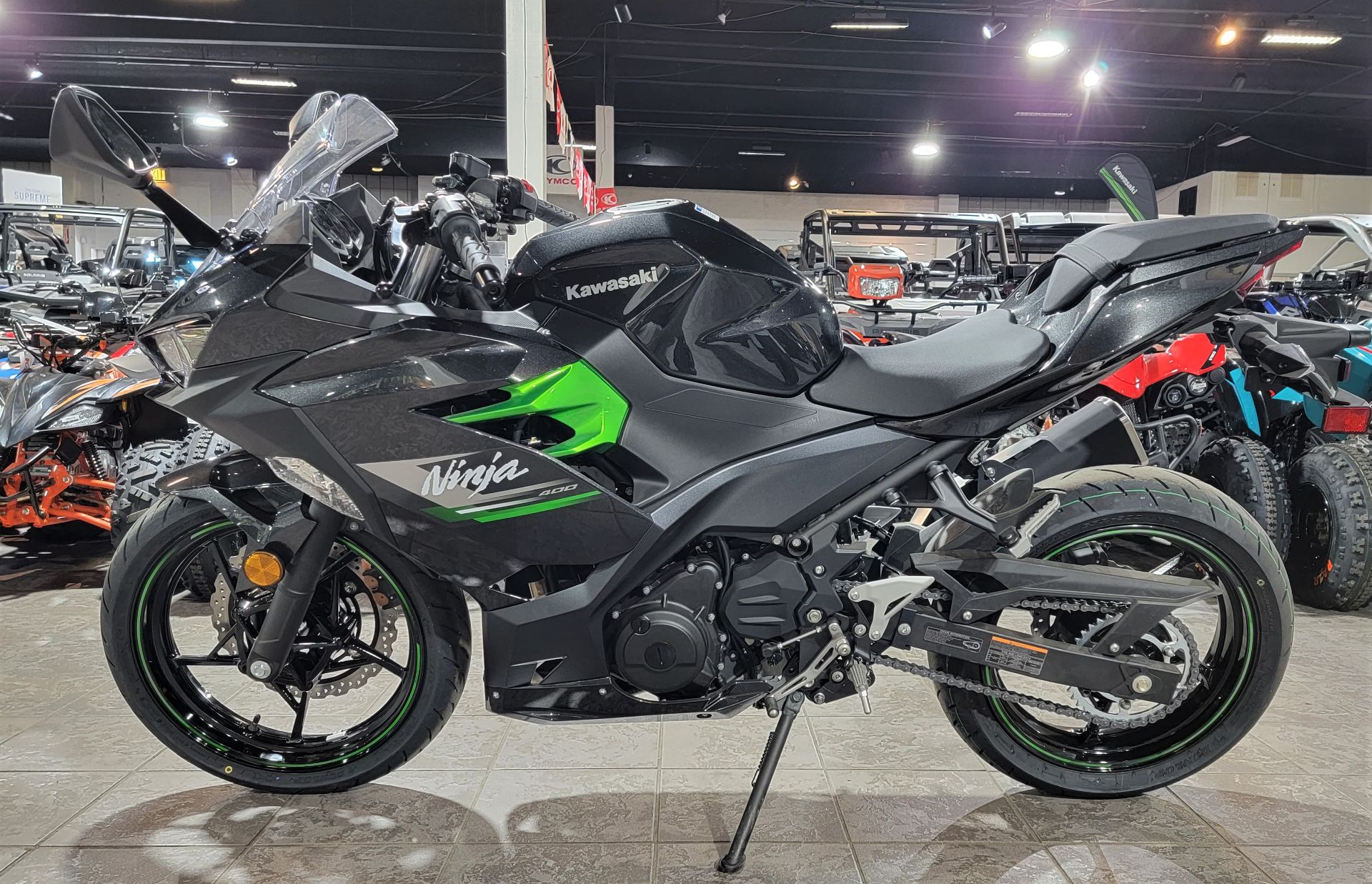 2023 Kawasaki Ninja 400 in Salinas, California - Photo 2