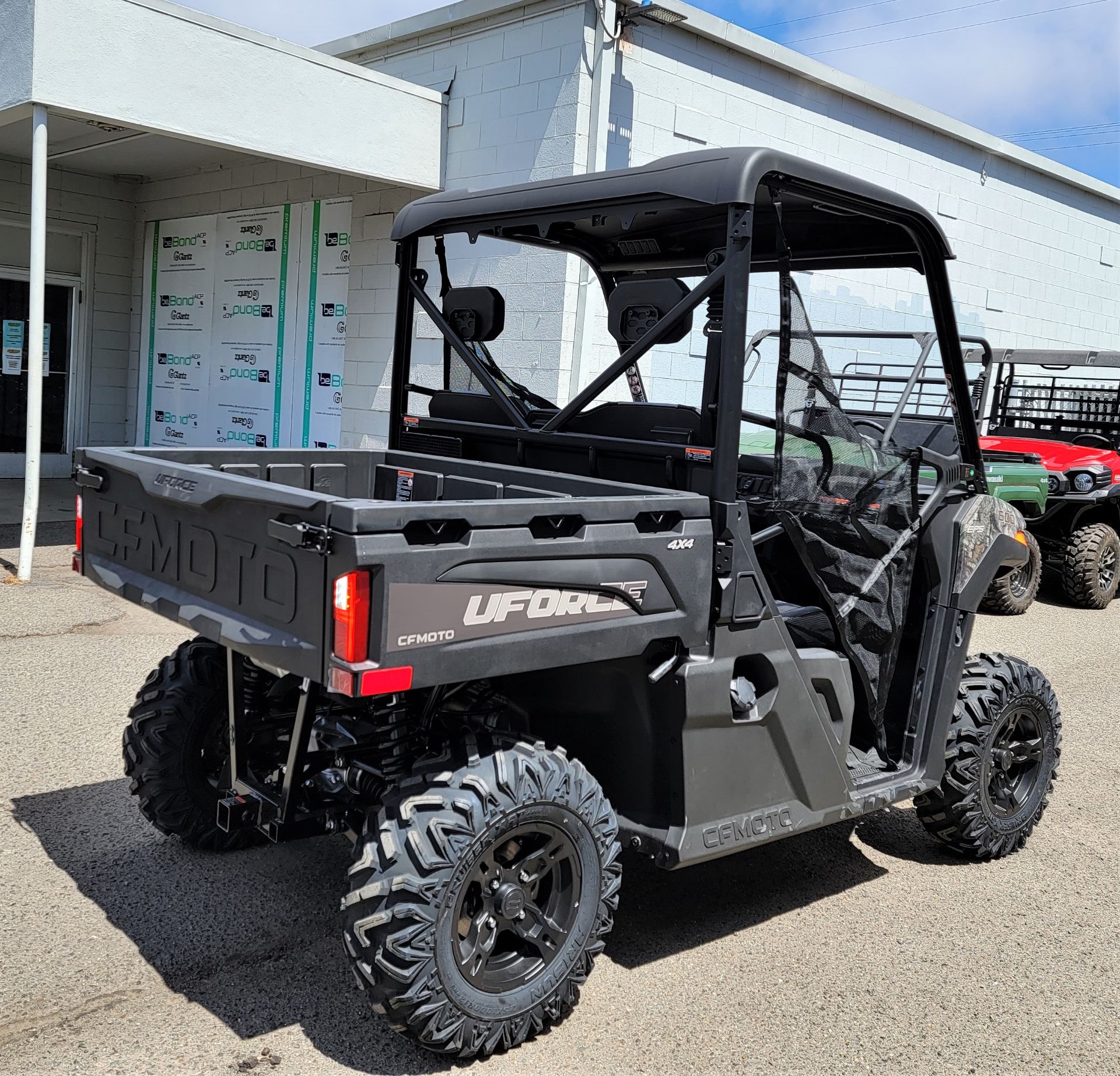 2024 CFMOTO UForce 600 4X4 EPS in Salinas, California - Photo 10