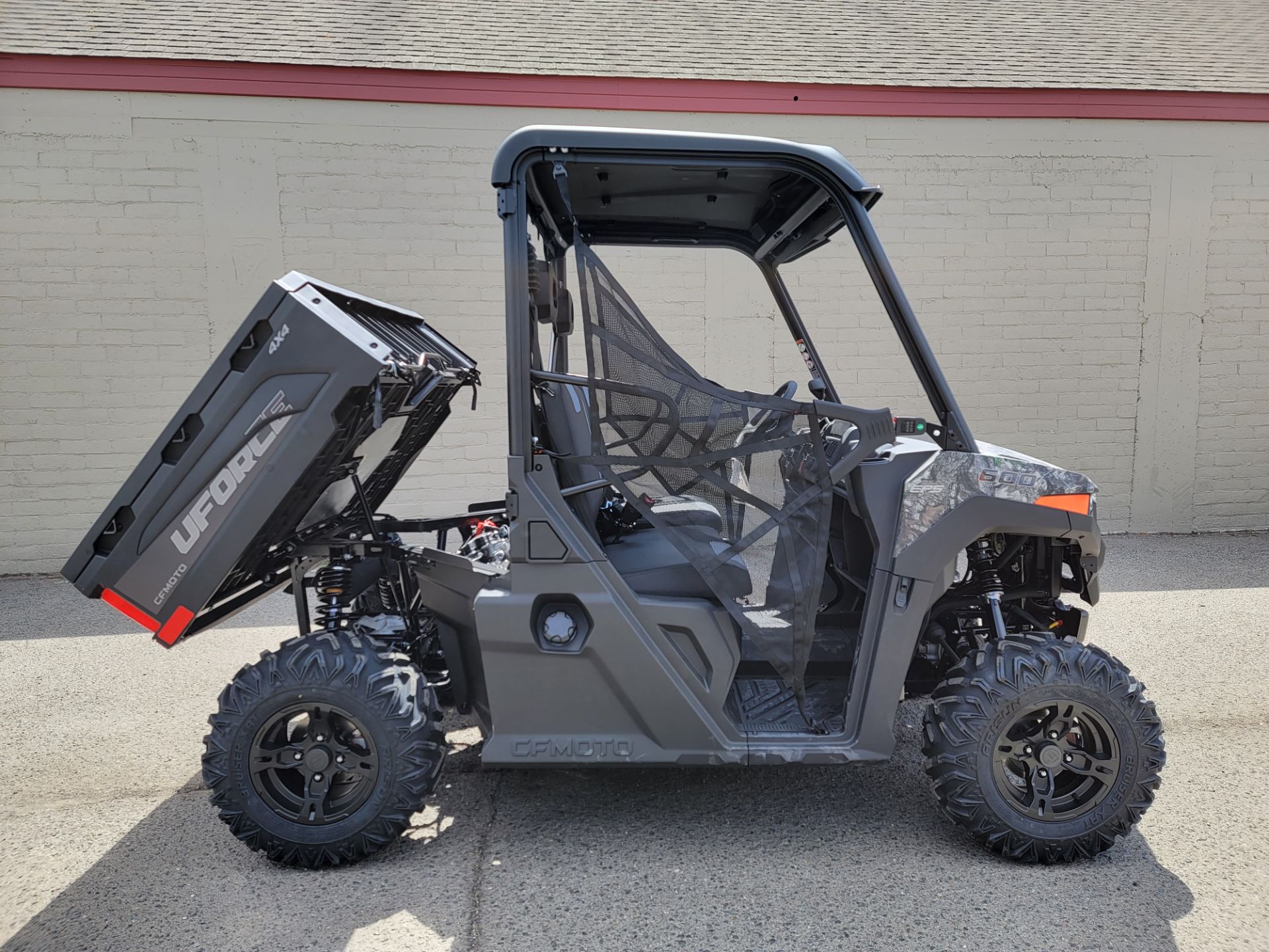 2024 CFMOTO UForce 600 4X4 EPS in Salinas, California - Photo 13