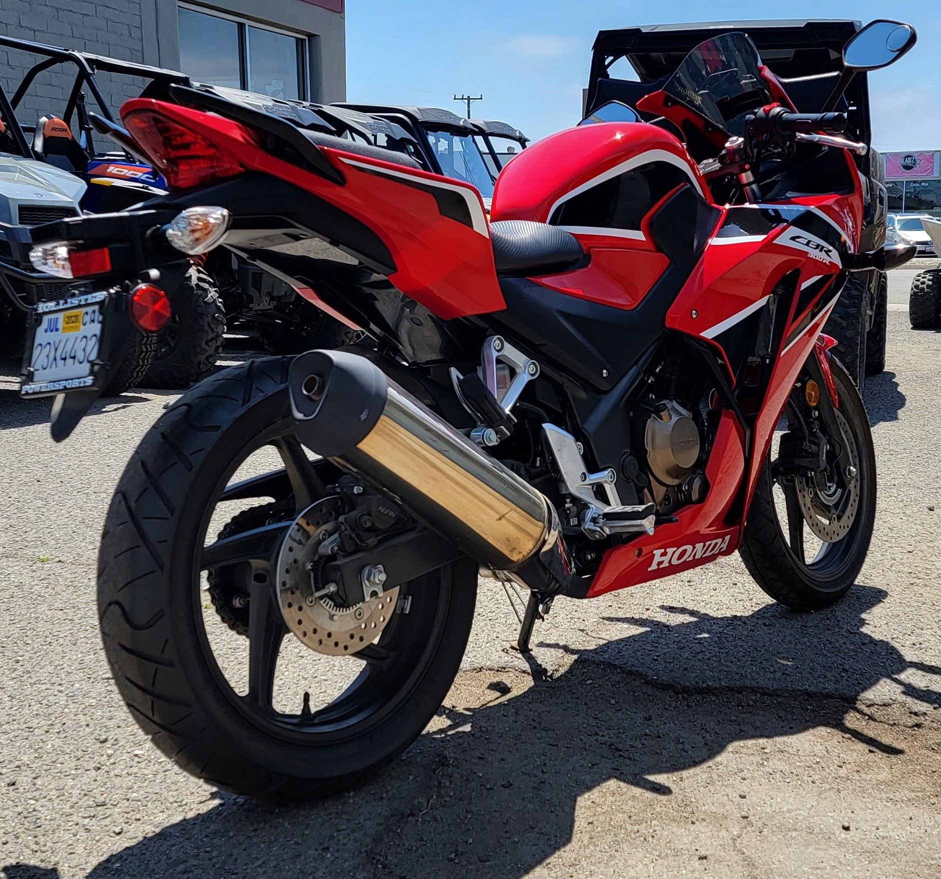 2017 Honda CBR300R ABS in Salinas, California - Photo 9