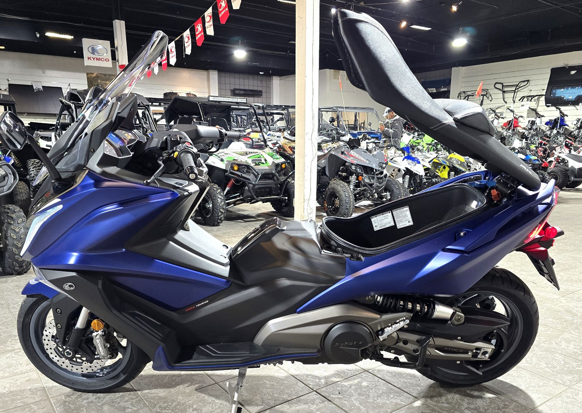 2023 Kymco AK 550i ABS in Salinas, California - Photo 12