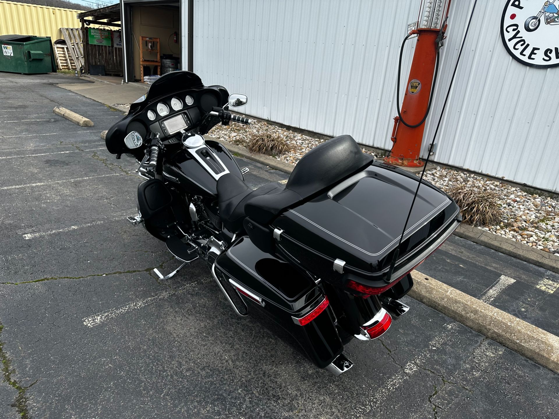 2016 Harley-Davidson Electra Glide® Ultra Classic® in Greenbrier, Arkansas - Photo 2