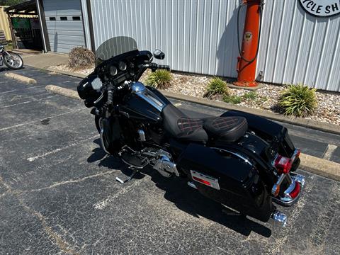 2012 Harley-Davidson Ultra Classic® Electra Glide® in Greenbrier, Arkansas - Photo 2