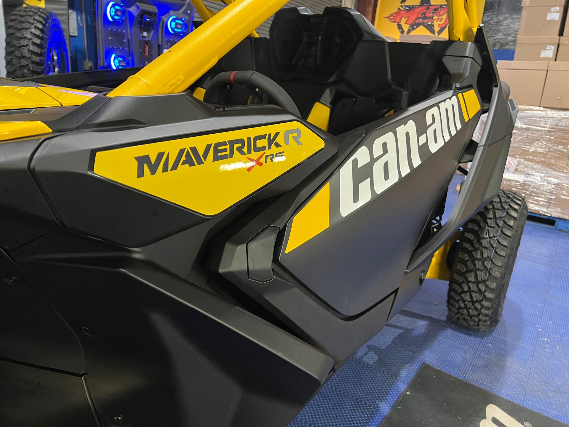 2024 Can-Am Maverick R X RS with Smart-Shox 999T DCT in Pikeville, Kentucky - Photo 12