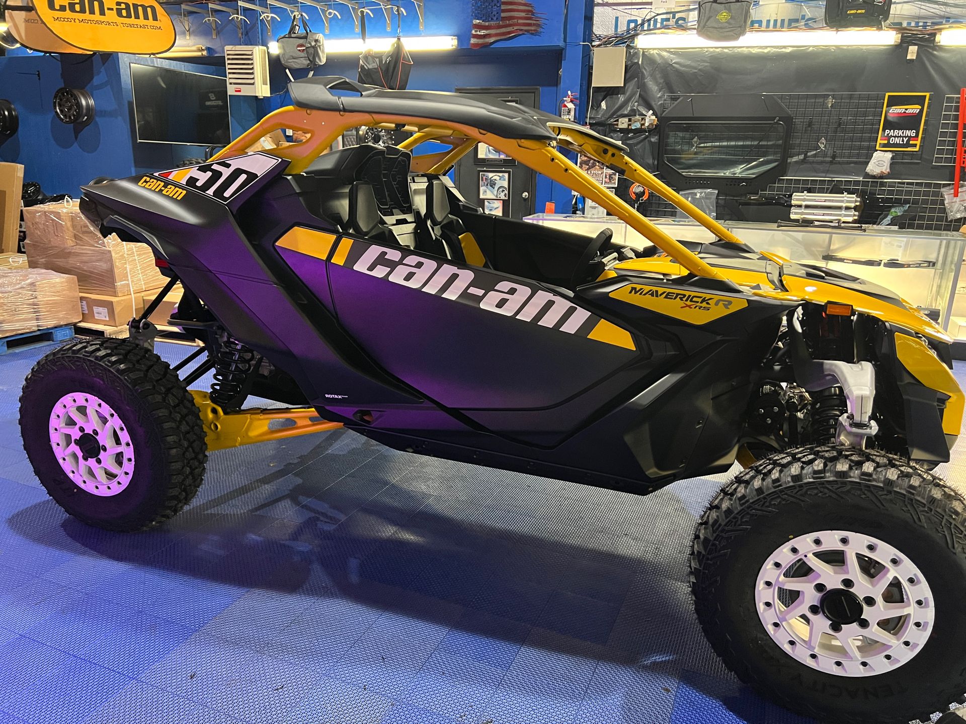 2024 Can-Am Maverick R X RS with Smart-Shox in Pikeville, Kentucky - Photo 9