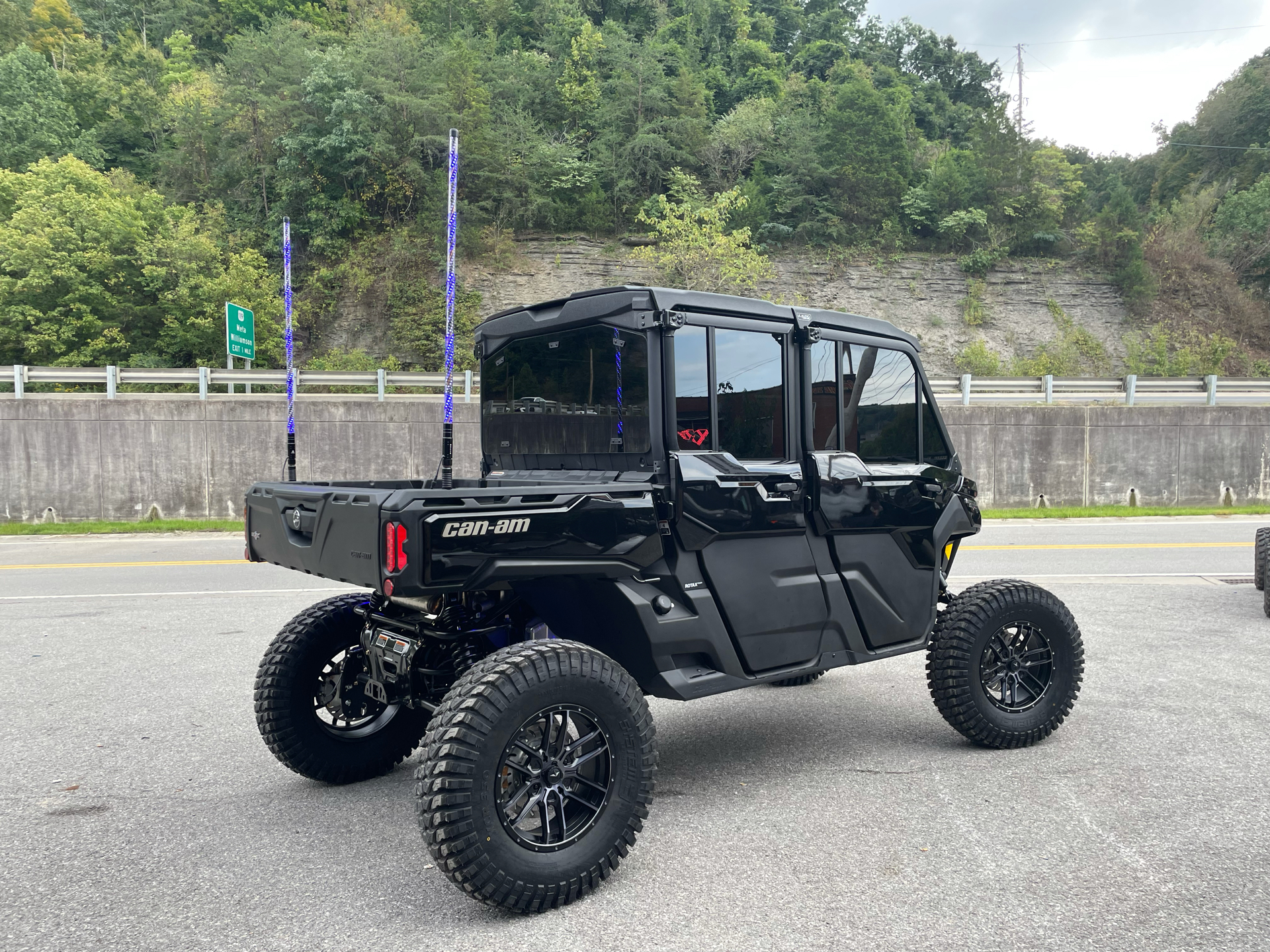 2022 Can-Am Defender MAX Lone Star CAB HD10 in Pikeville, Kentucky - Photo 8