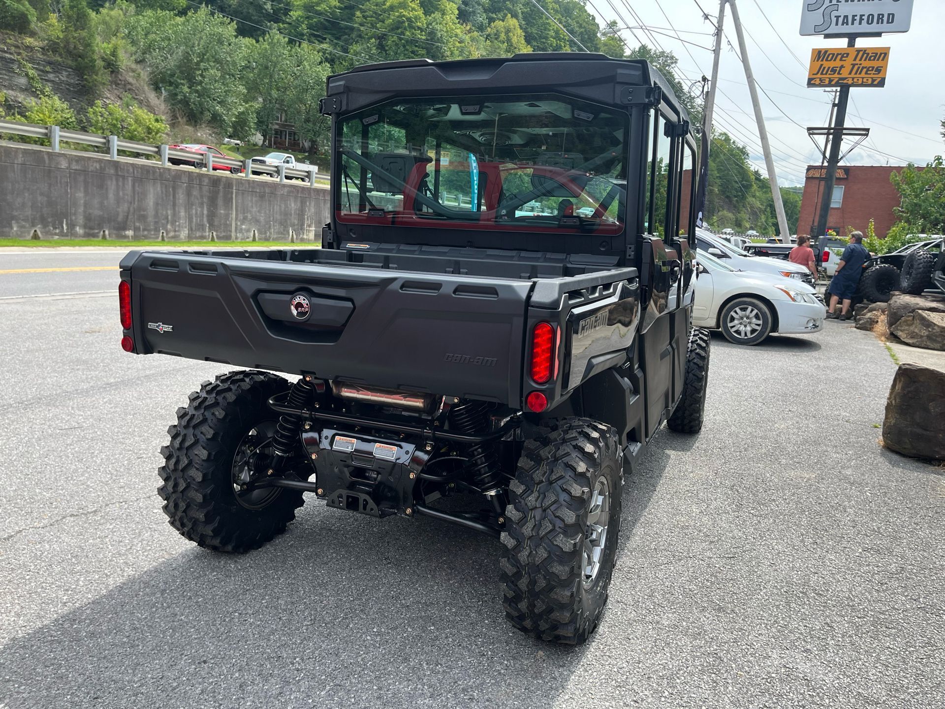 2024 Can-Am Defender MAX Lone Star CAB in Pikeville, Kentucky - Photo 7