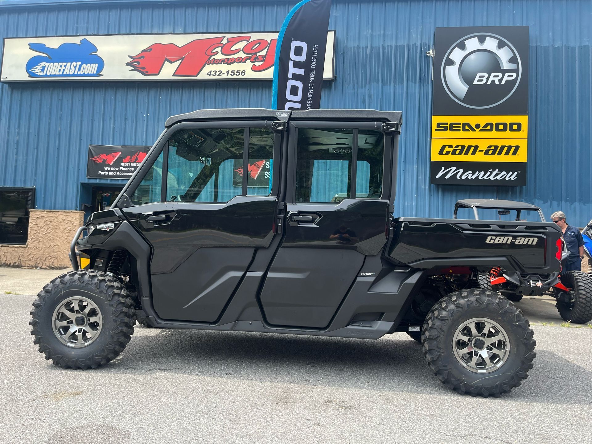 2024 Can-Am Defender MAX Lone Star CAB in Pikeville, Kentucky - Photo 1