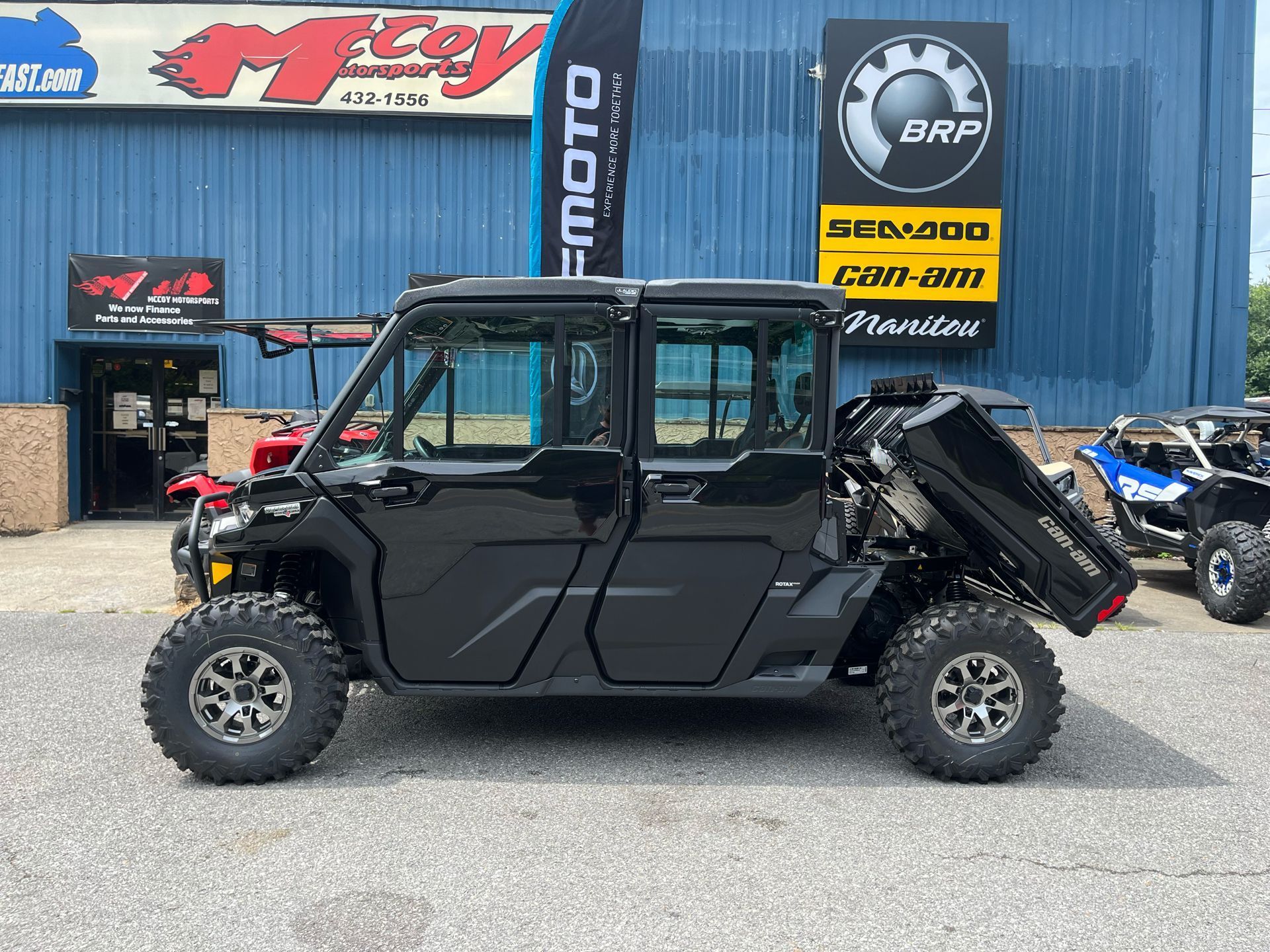 2024 Can-Am Defender MAX Lone Star CAB in Pikeville, Kentucky - Photo 11