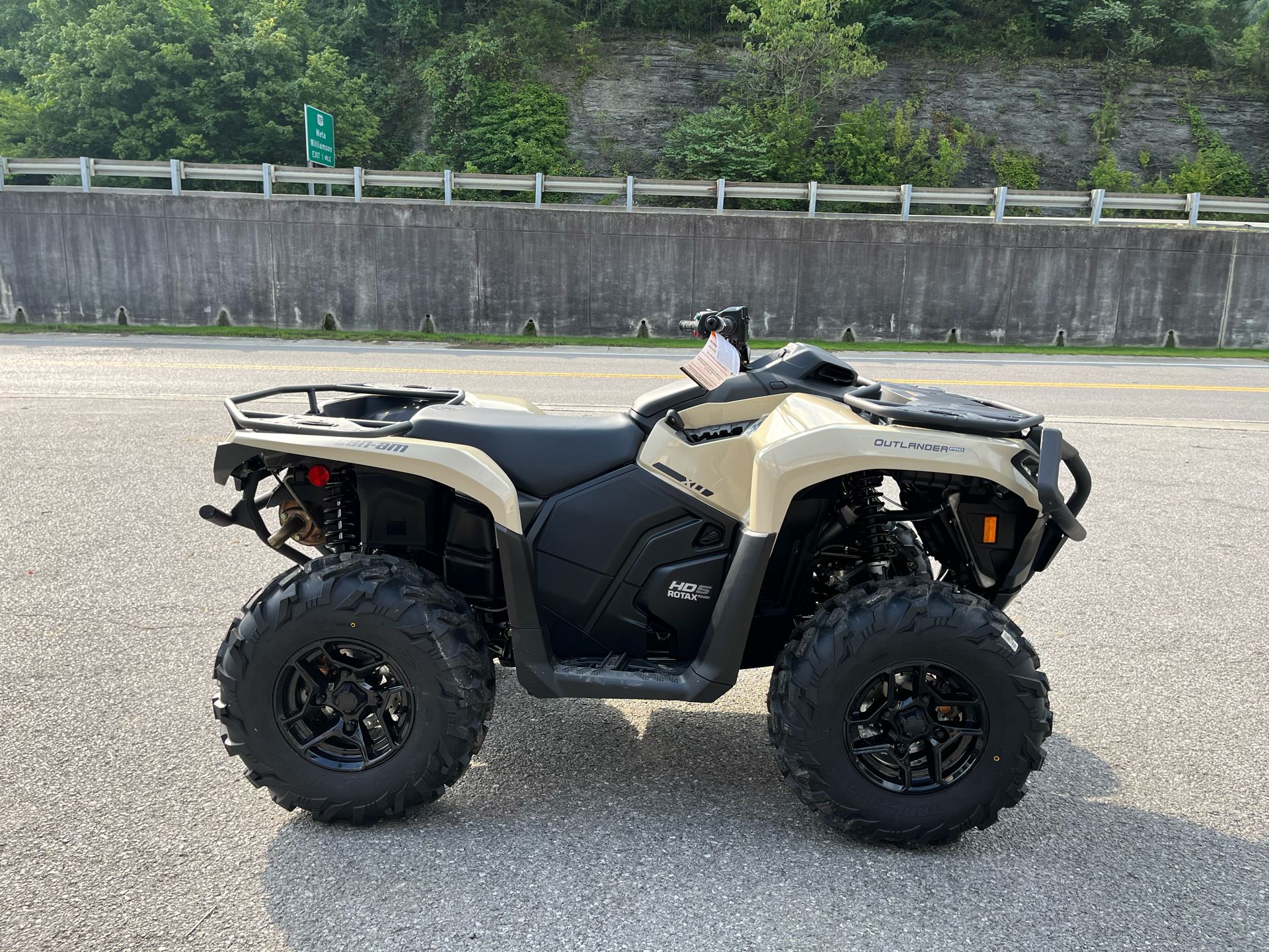 New 2024 CanAm Outlander PRO XU HD5 ATVs in Pikeville, KY Stock