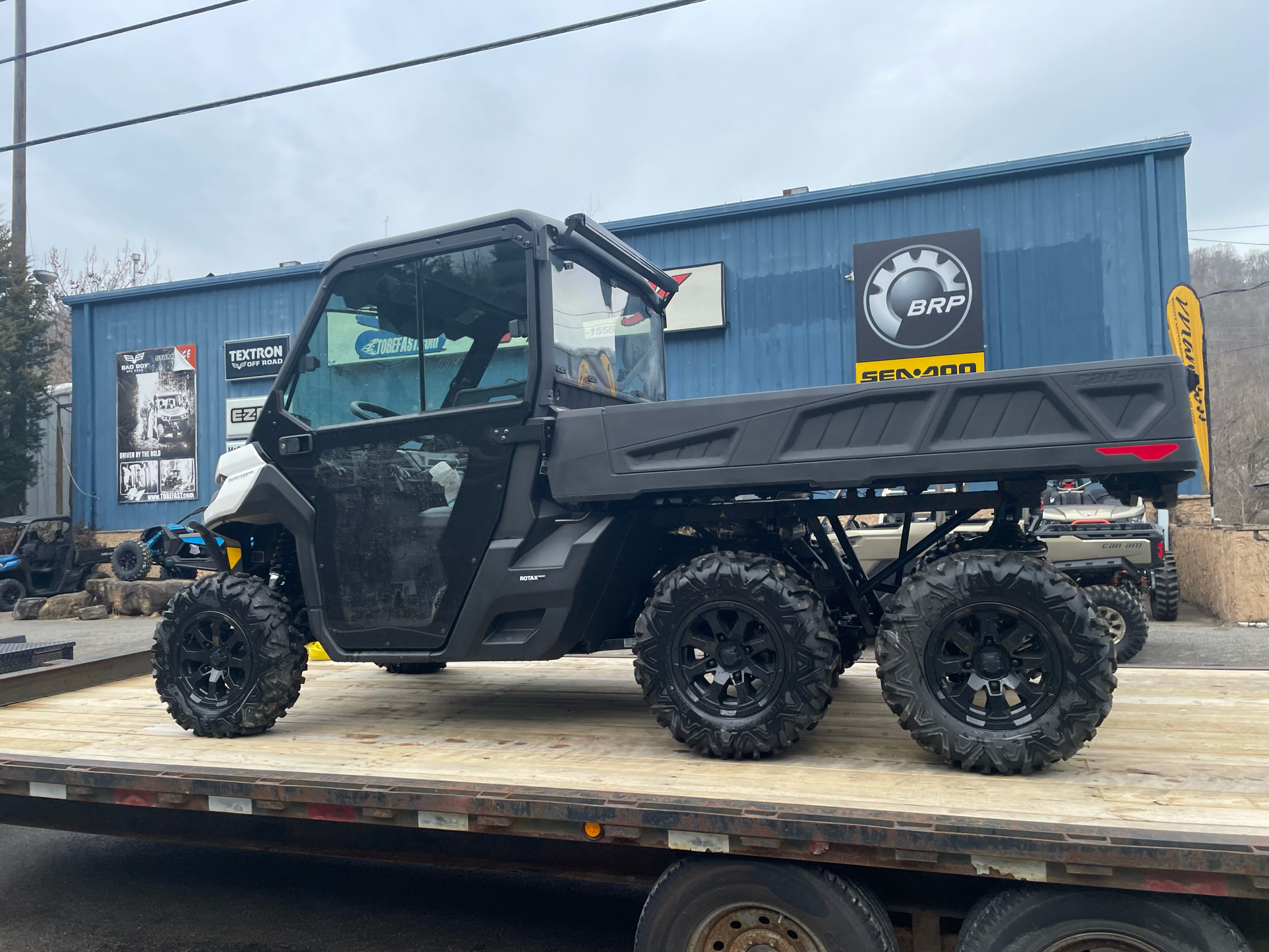 2022 Can-Am Defender 6x6 DPS HD10 in Pikeville, Kentucky - Photo 3