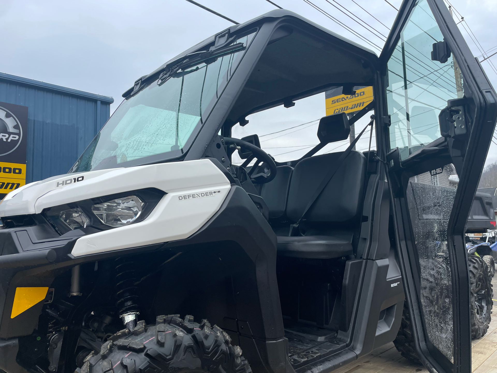 2022 Can-Am Defender 6x6 DPS HD10 in Pikeville, Kentucky - Photo 4