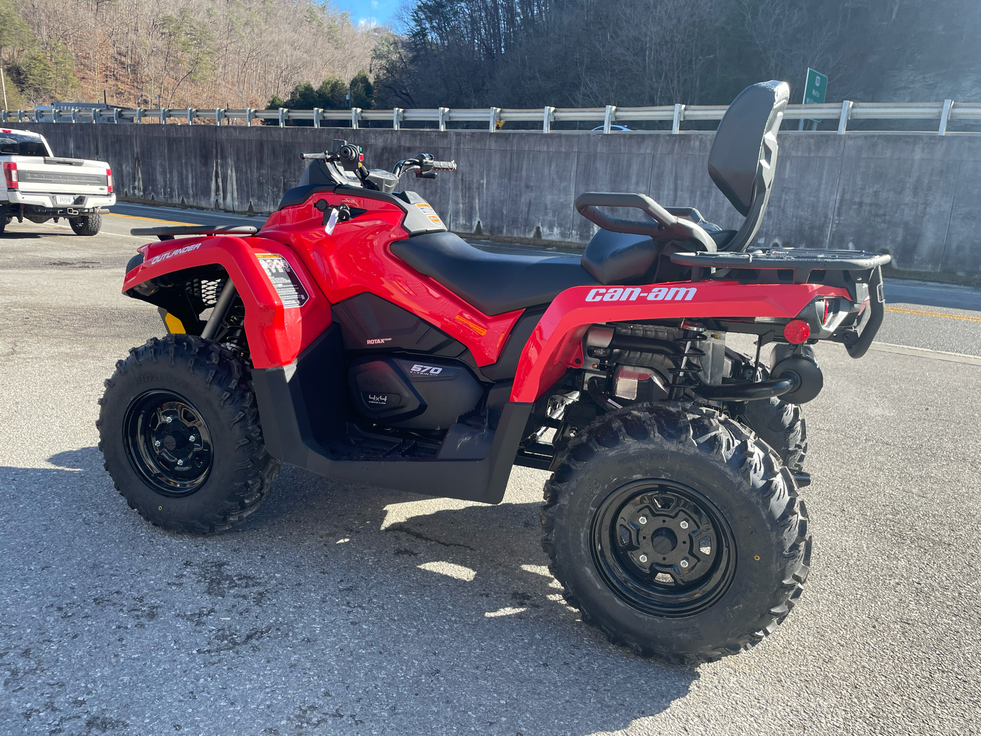 2023 Can-Am Outlander MAX 570 in Pikeville, Kentucky - Photo 7