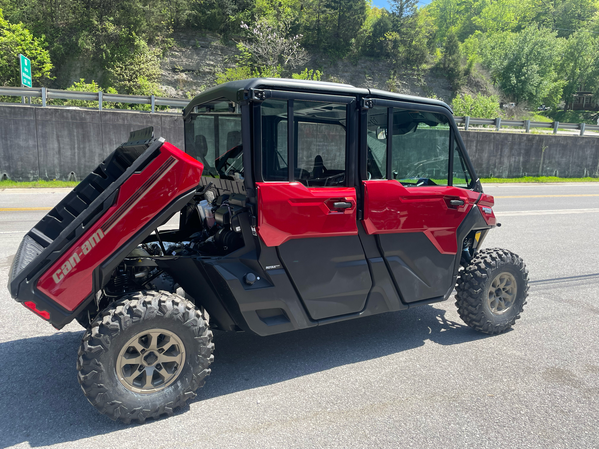 2024 Can-Am Defender MAX Limited HD10 in Pikeville, Kentucky - Photo 9