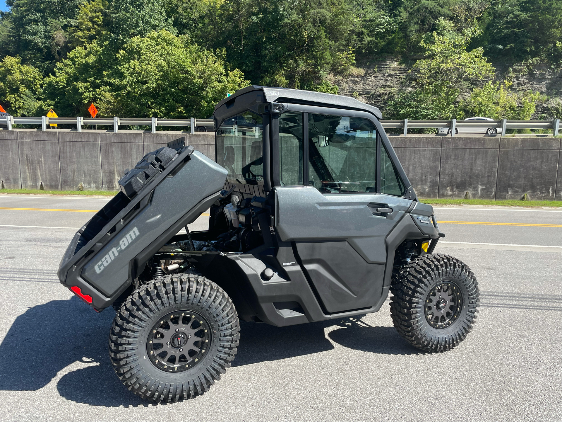 2022 Can-Am Defender Limited CAB HD10 in Pikeville, Kentucky - Photo 4