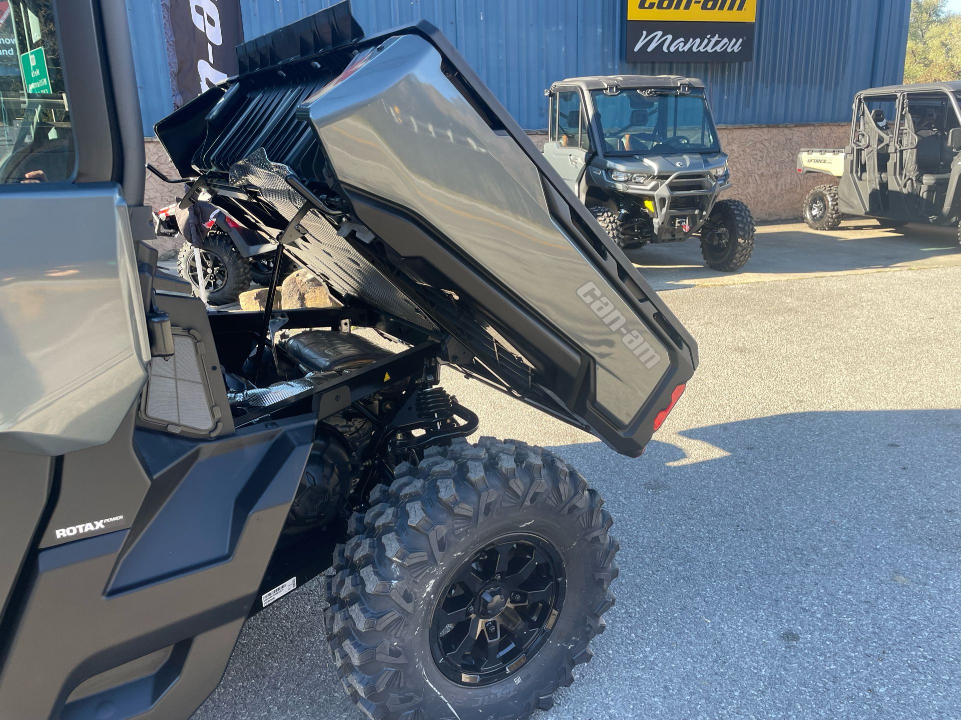2024 Can-Am Defender MAX Limited in Pikeville, Kentucky - Photo 9